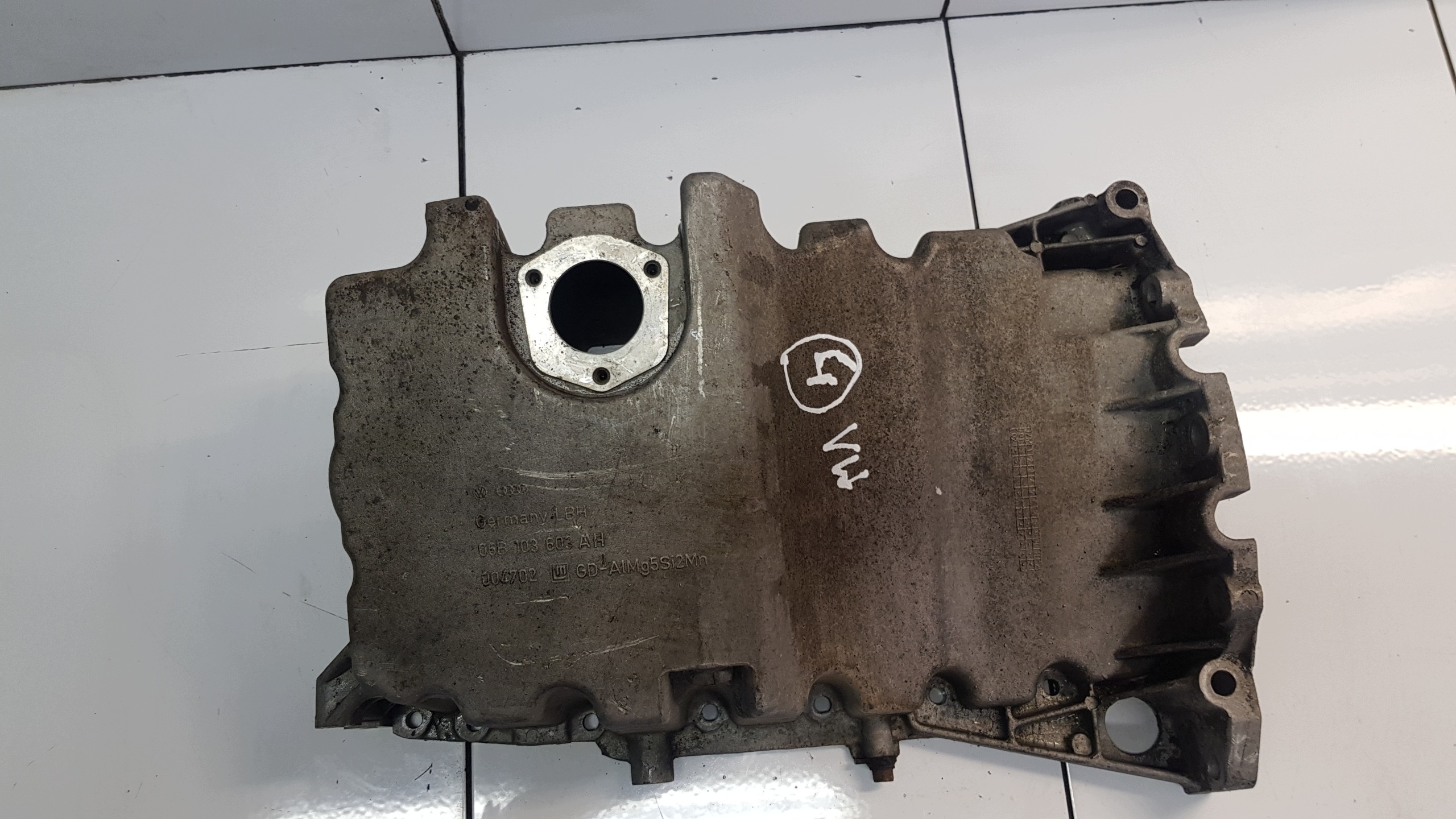 AUDI A4 B7 2.0 TFSI karter 06B103603AH