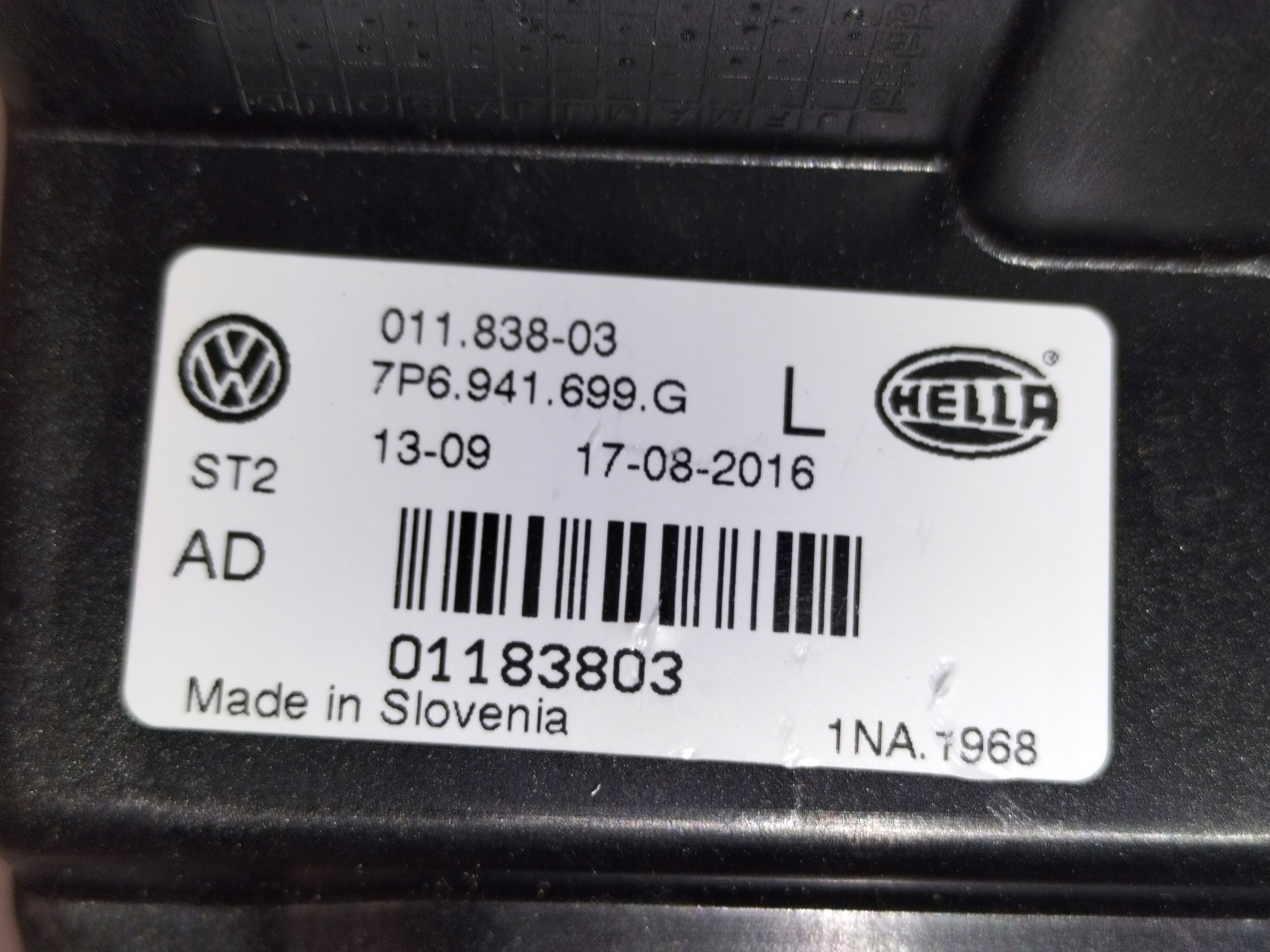 fog light light left VW TOUAREG II LIFT 14-18
