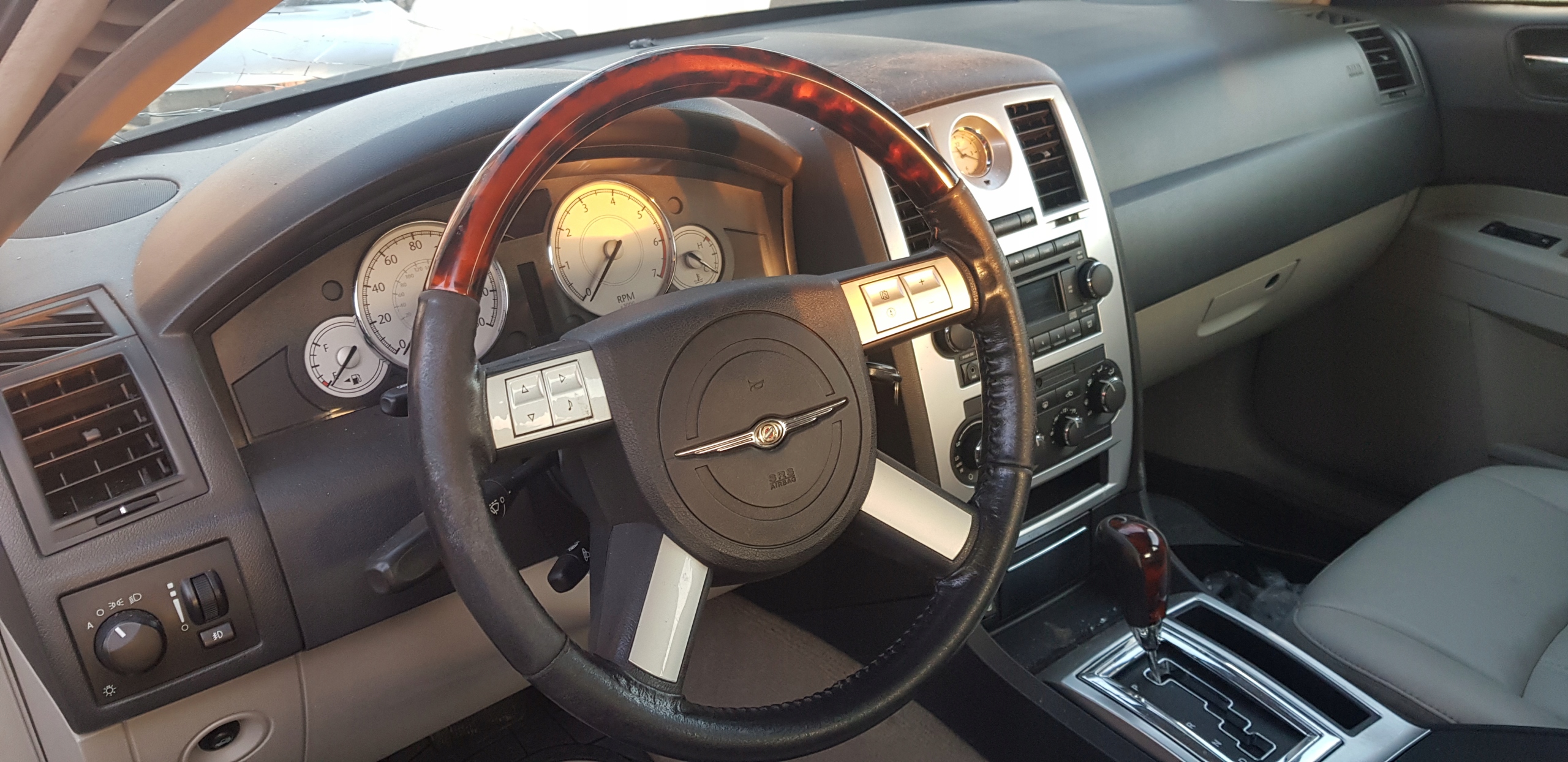 CHRYSLER 300C подлокотник тунель = ====