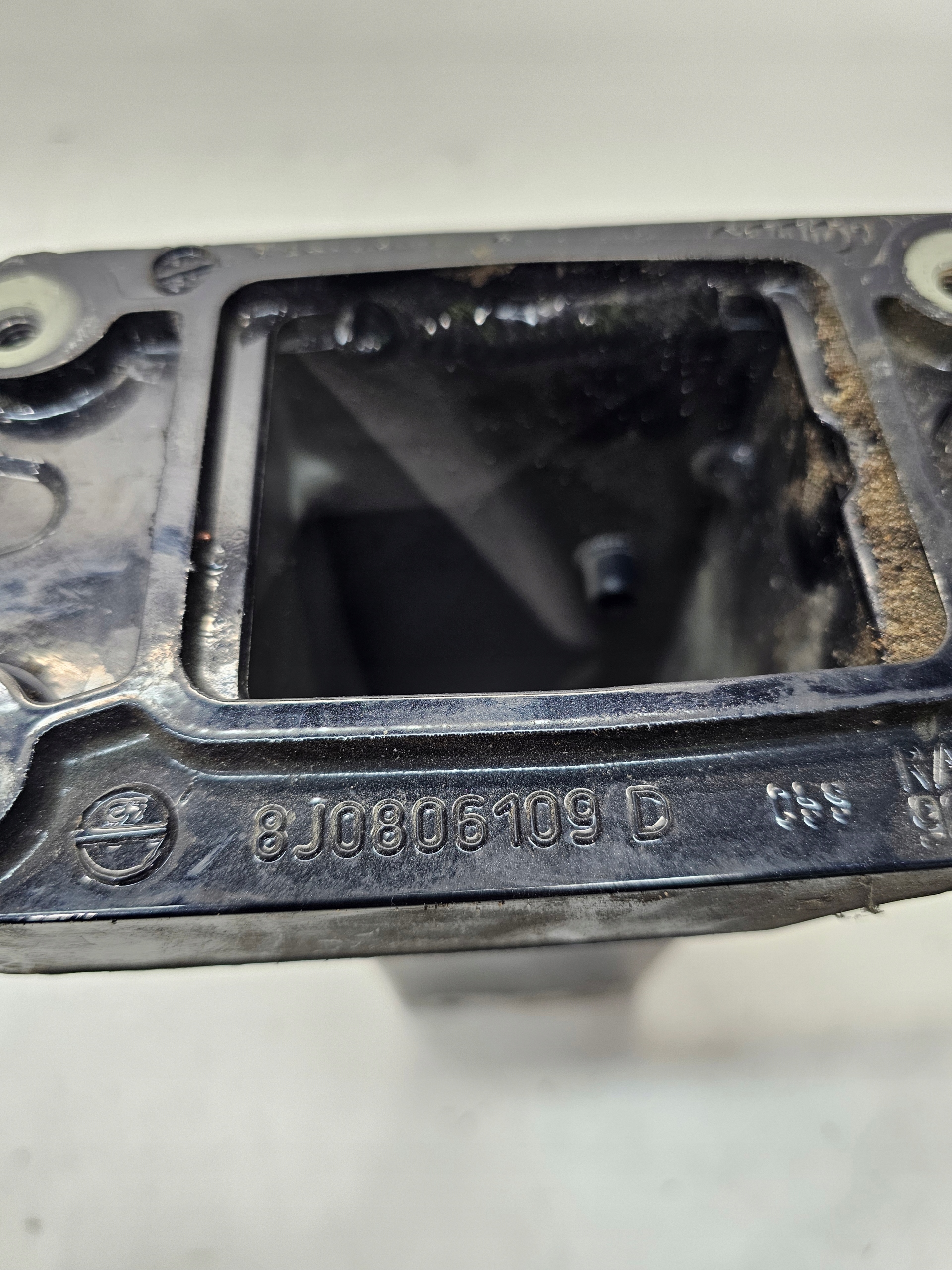 beam tip PODLUZNICY left AUDI TT 8J 8J0853109D
