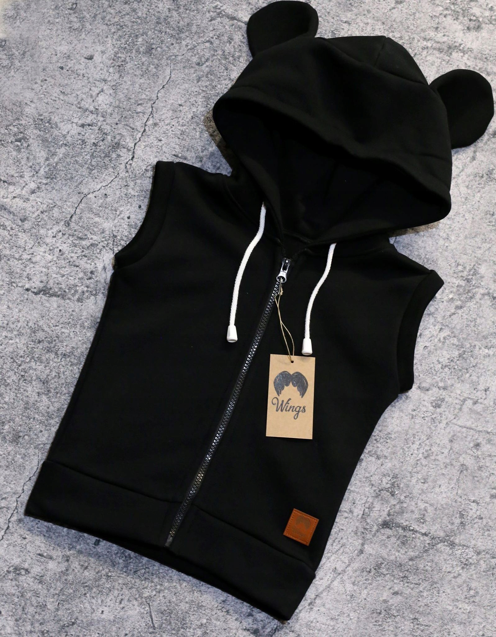 Модель без рукавов черный роз. 98