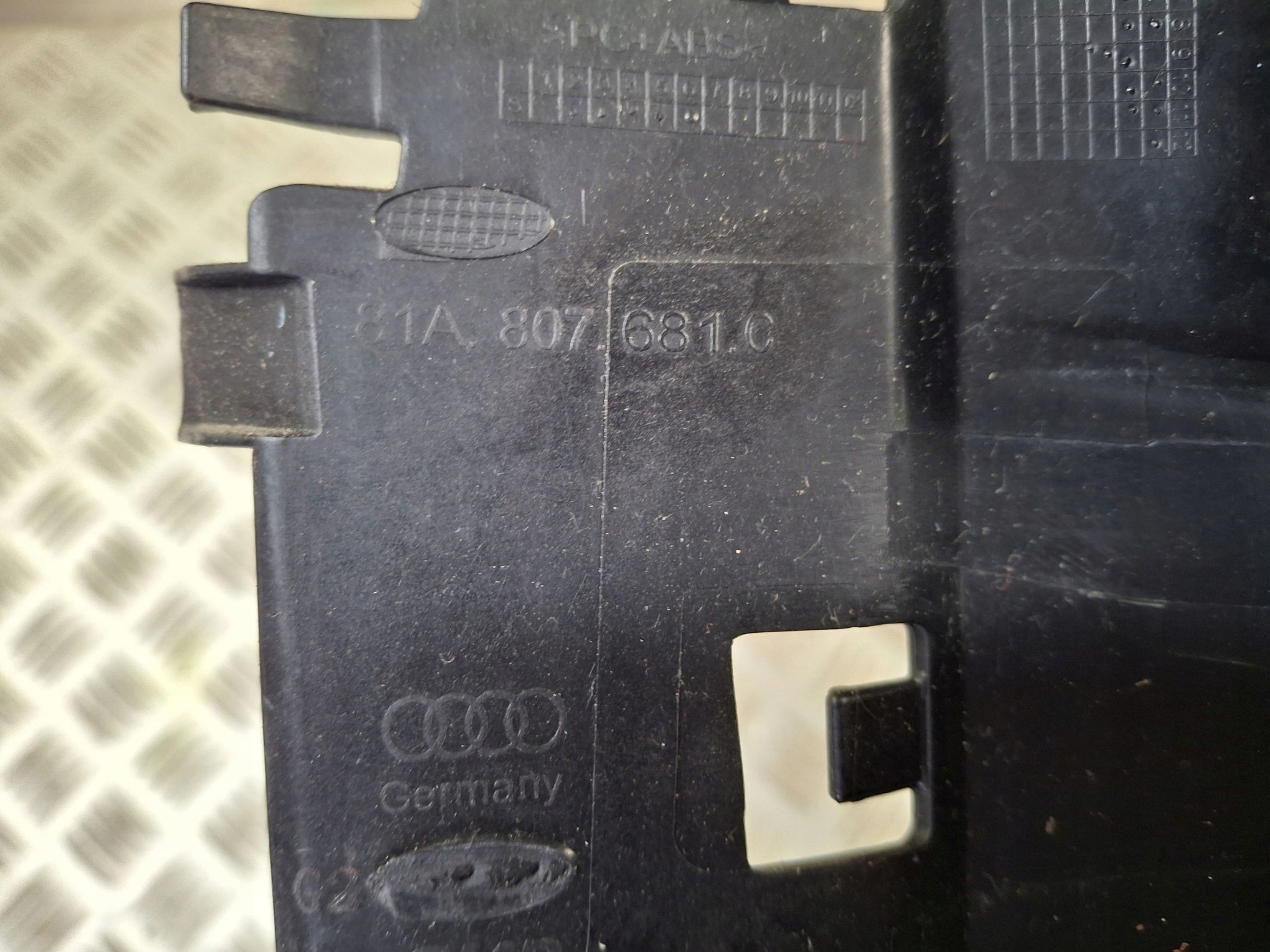 mřížka nárazníku předního levá AUDI Q2 81A 2016R->