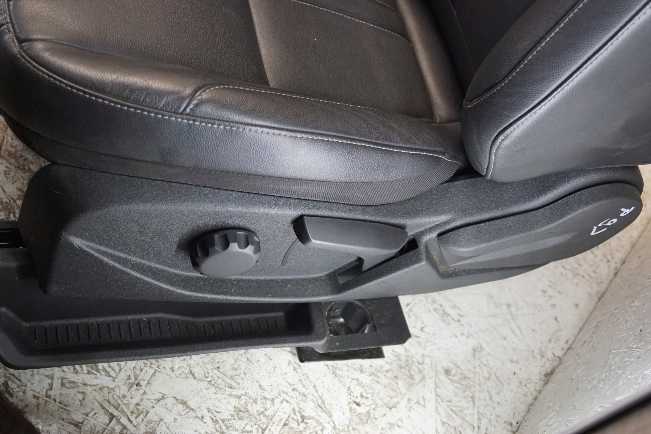кресла диван FORD KUGA MK2 кожа