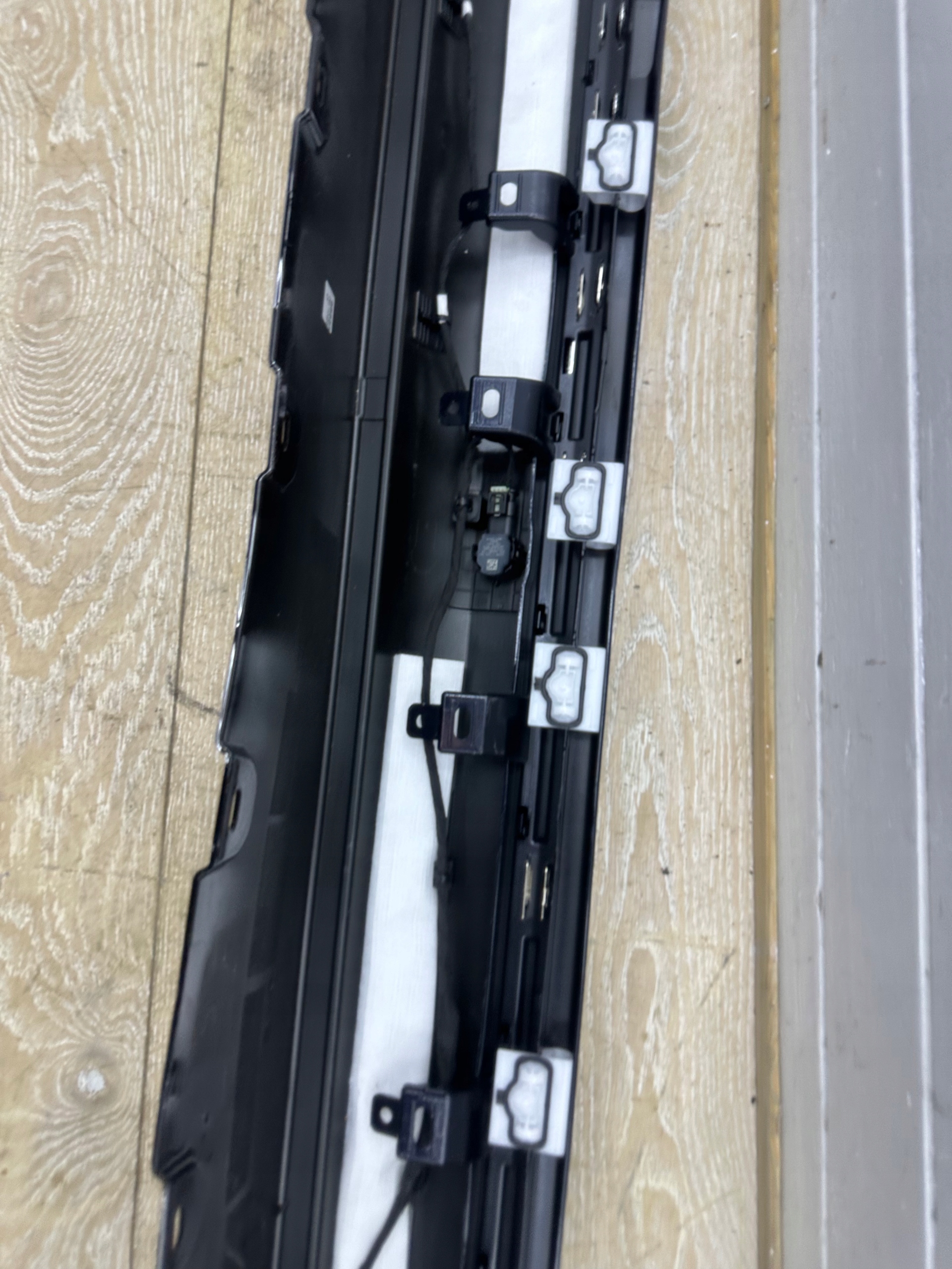 moulding threshold left BMW 7 G70 i7 Electryk E Drive 22