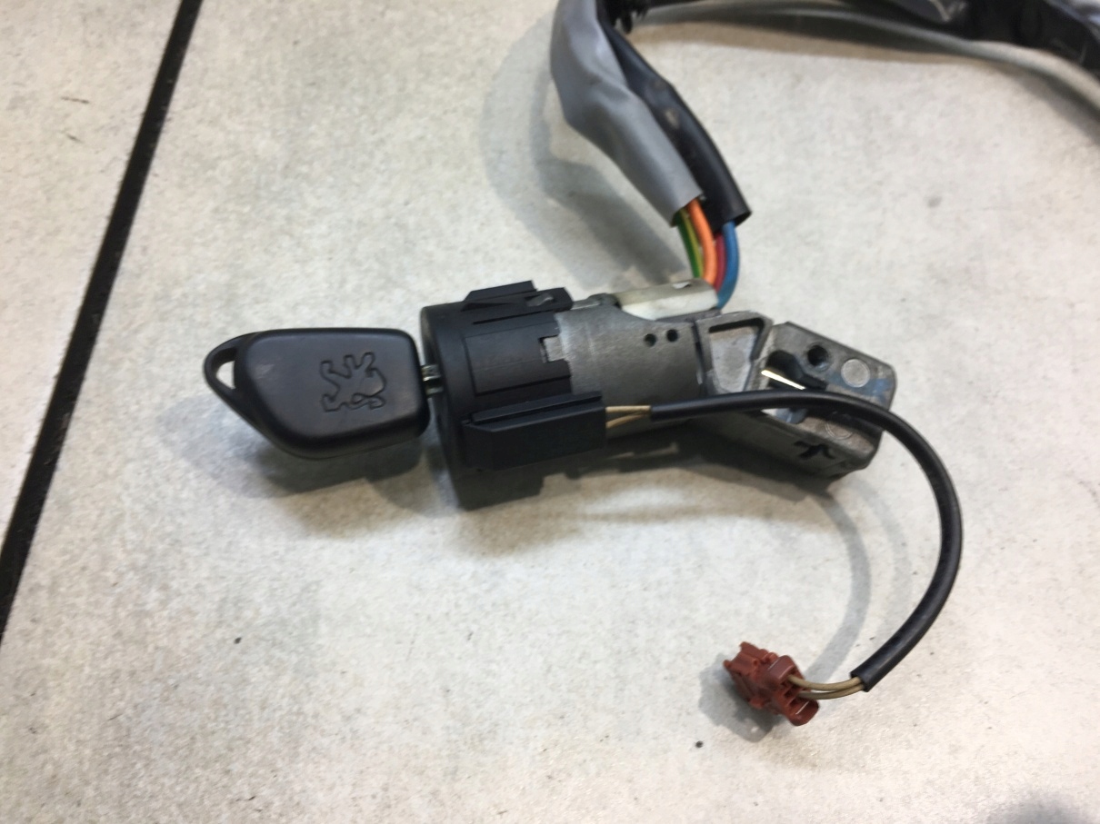 ignition key PEUGEOT PARTNER and FL 2.0 HDI