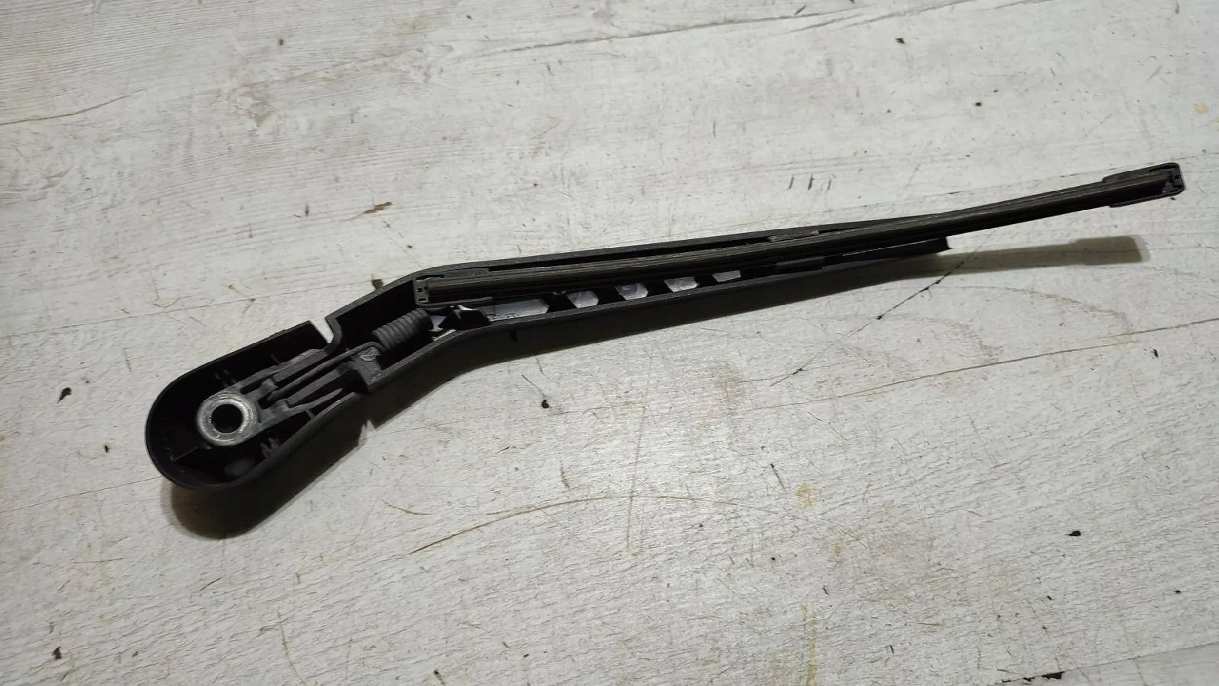 Volvo V40 II 2018r wiper arm windows rear part