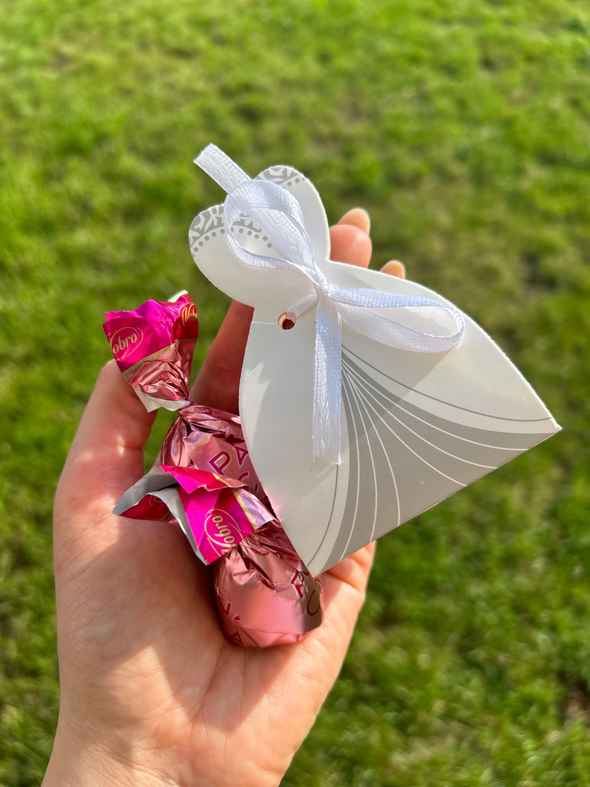 KÖSZÖNETAJÁNDÉK VENDÉGEKNEK ESKÜVŐ PRALINÉ 1 DB Márka márkanév nélkül