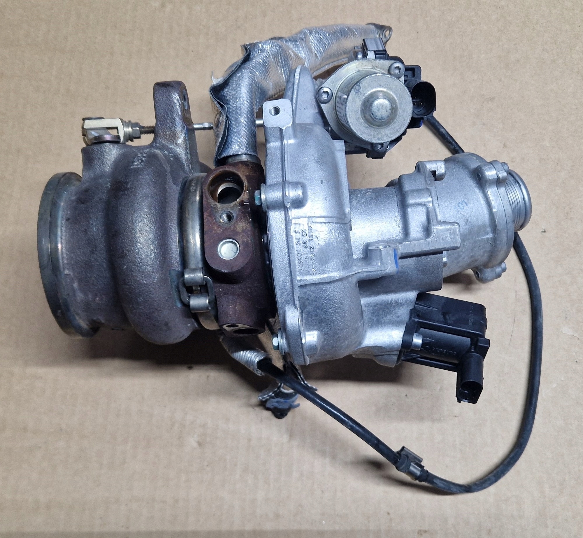 Turbo 06K145874P VW AUDI Comme Neuf ORYGNAL