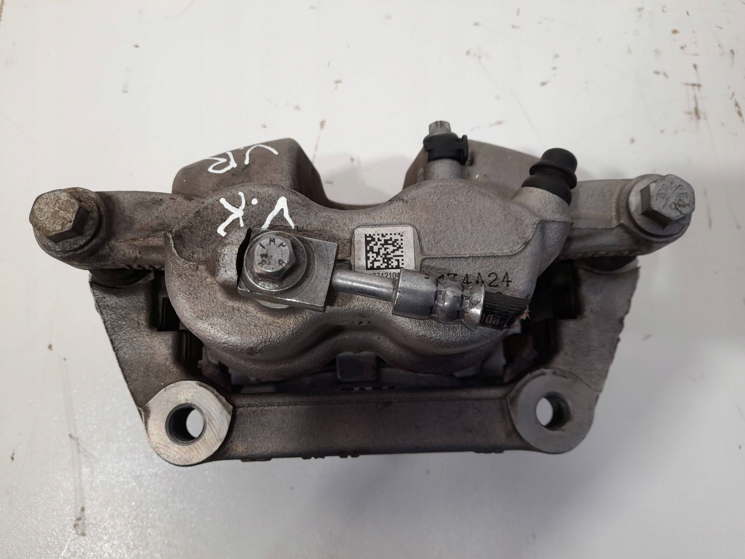 Mercedes-Benz GLA H247 caliper brake front right L72377AD (B607)