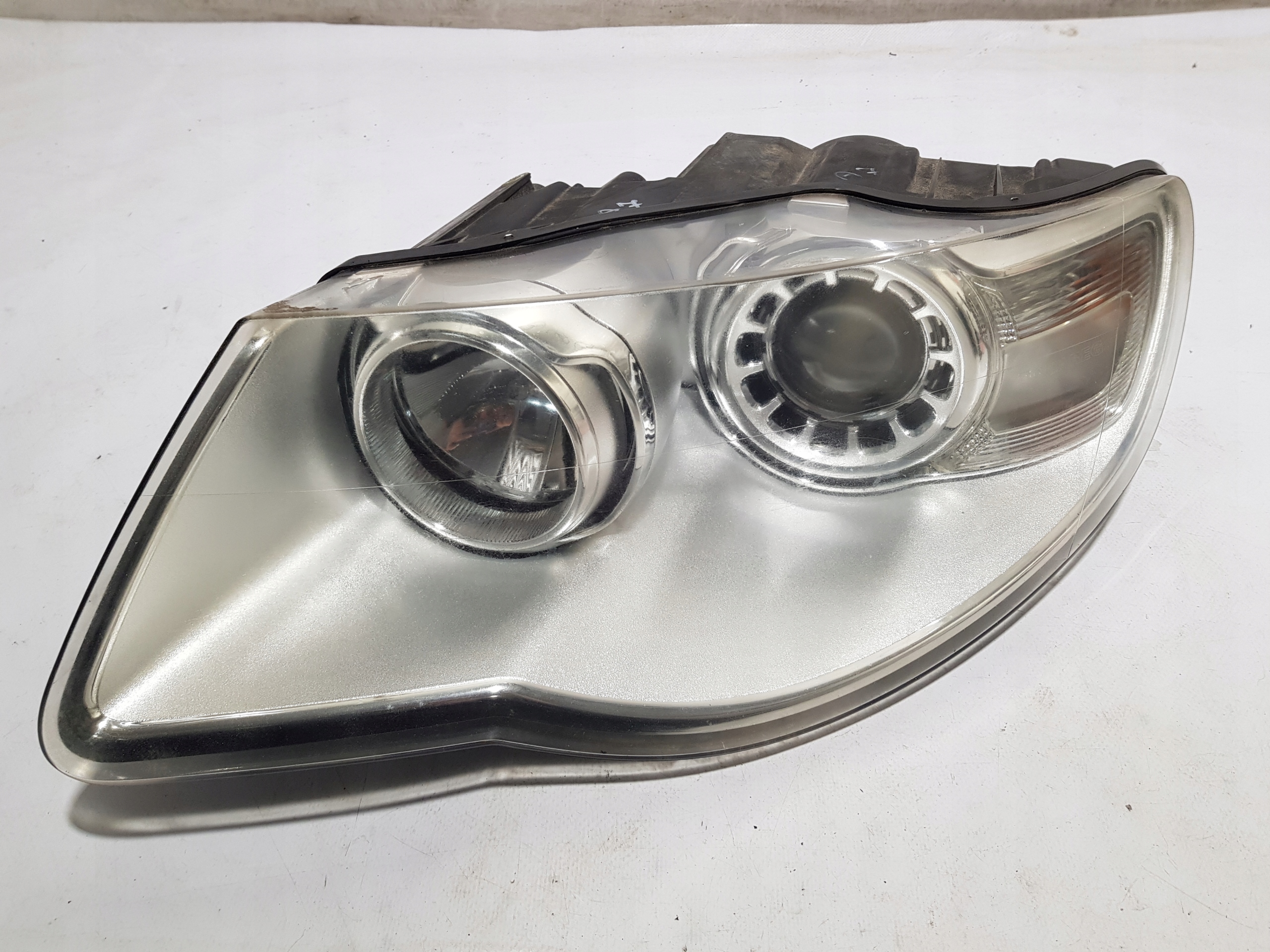 VW TOUAREG LIFT 7L light left front H7 UK