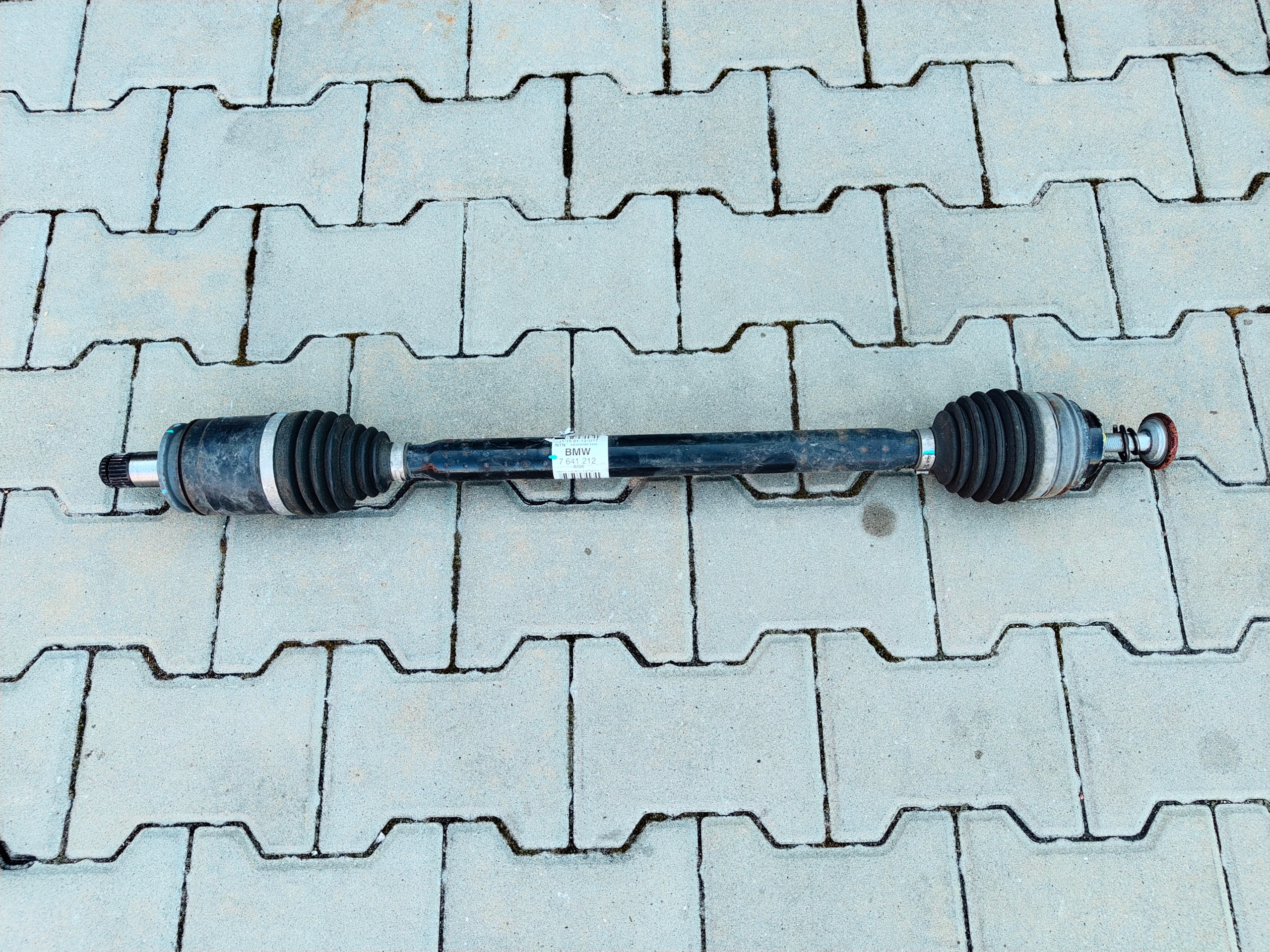 BMW i3 semi-axis right rear part 7641212