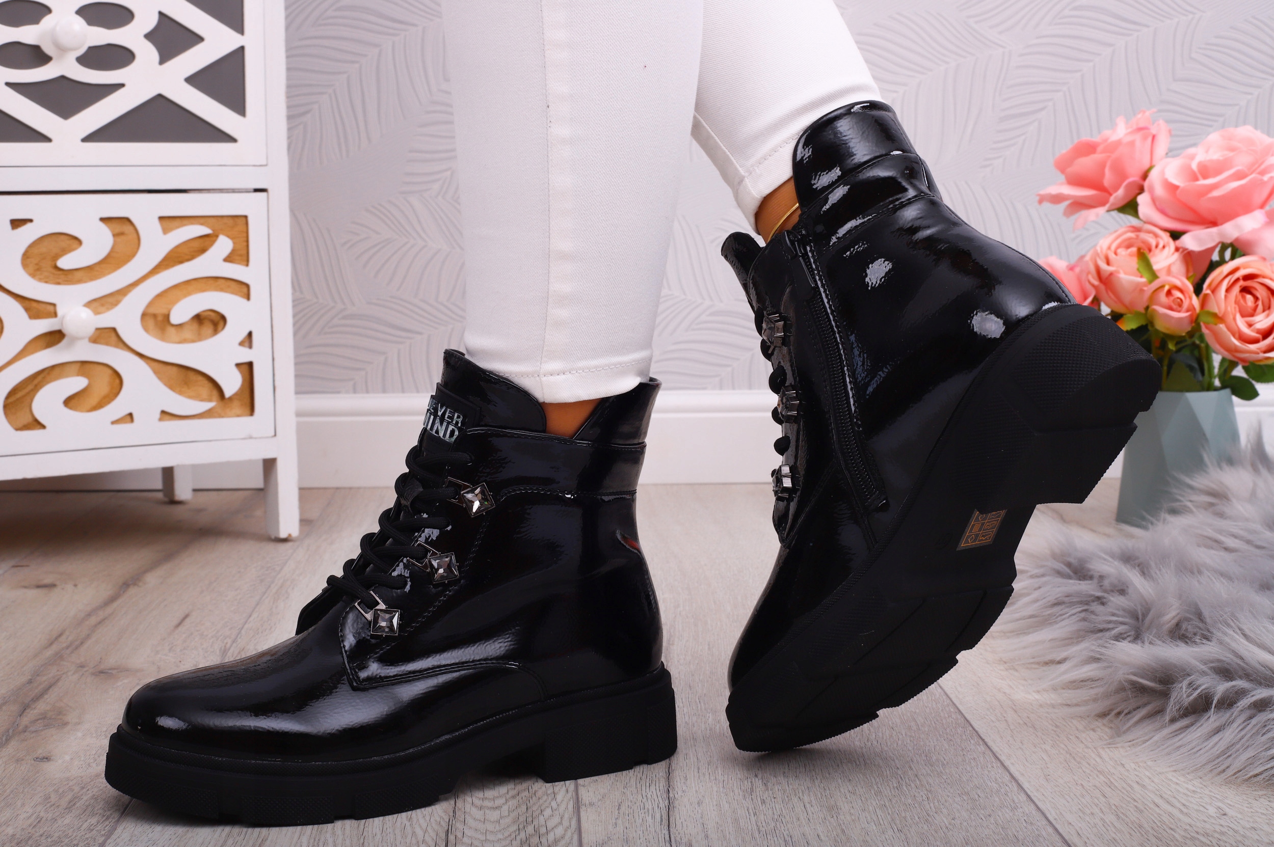 BOTKI DAMSKIE GLANY BUTY ZIMOWE TRAPERY NA SUWAK Rozmiar 39