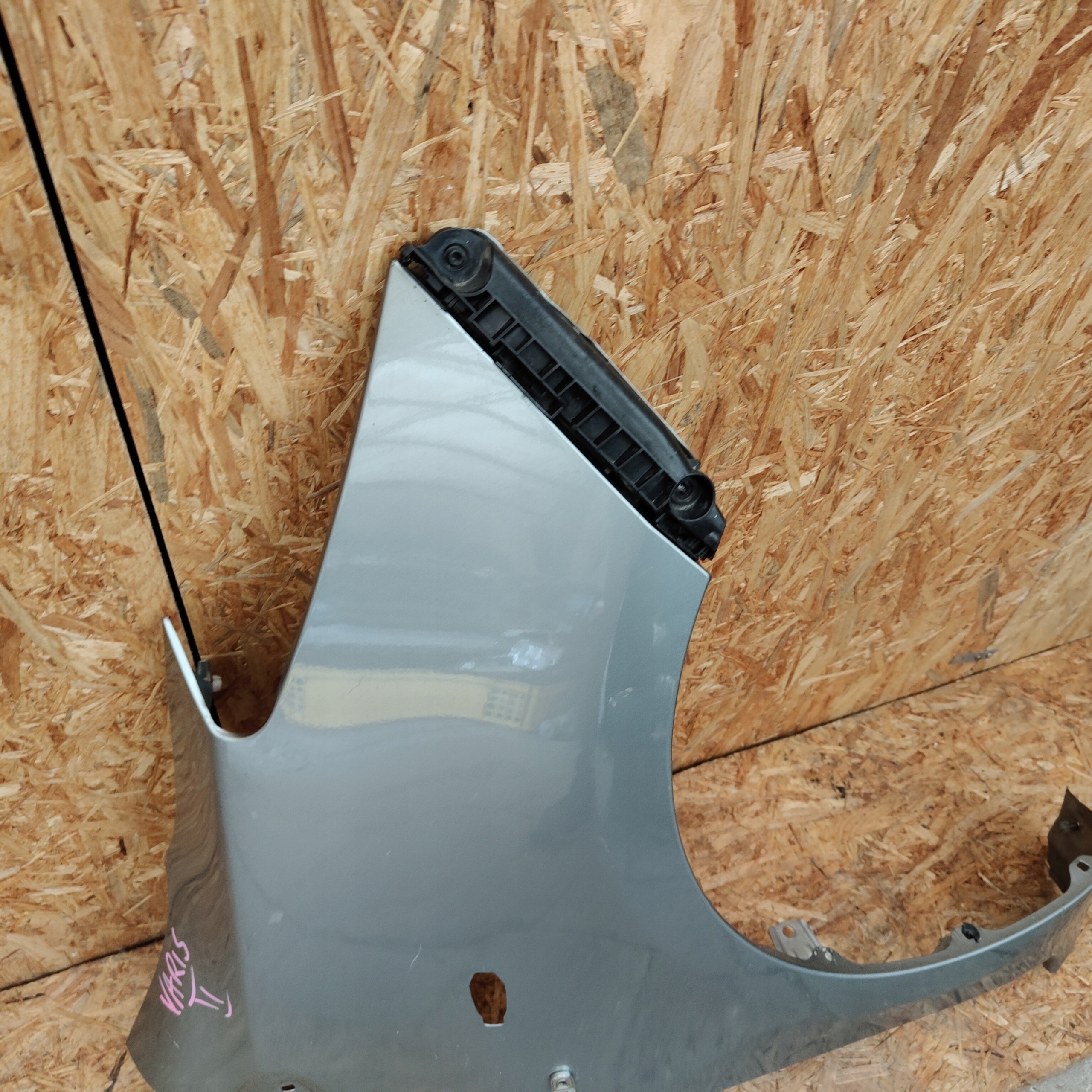 fender front front right TOYOTA YARIS II
