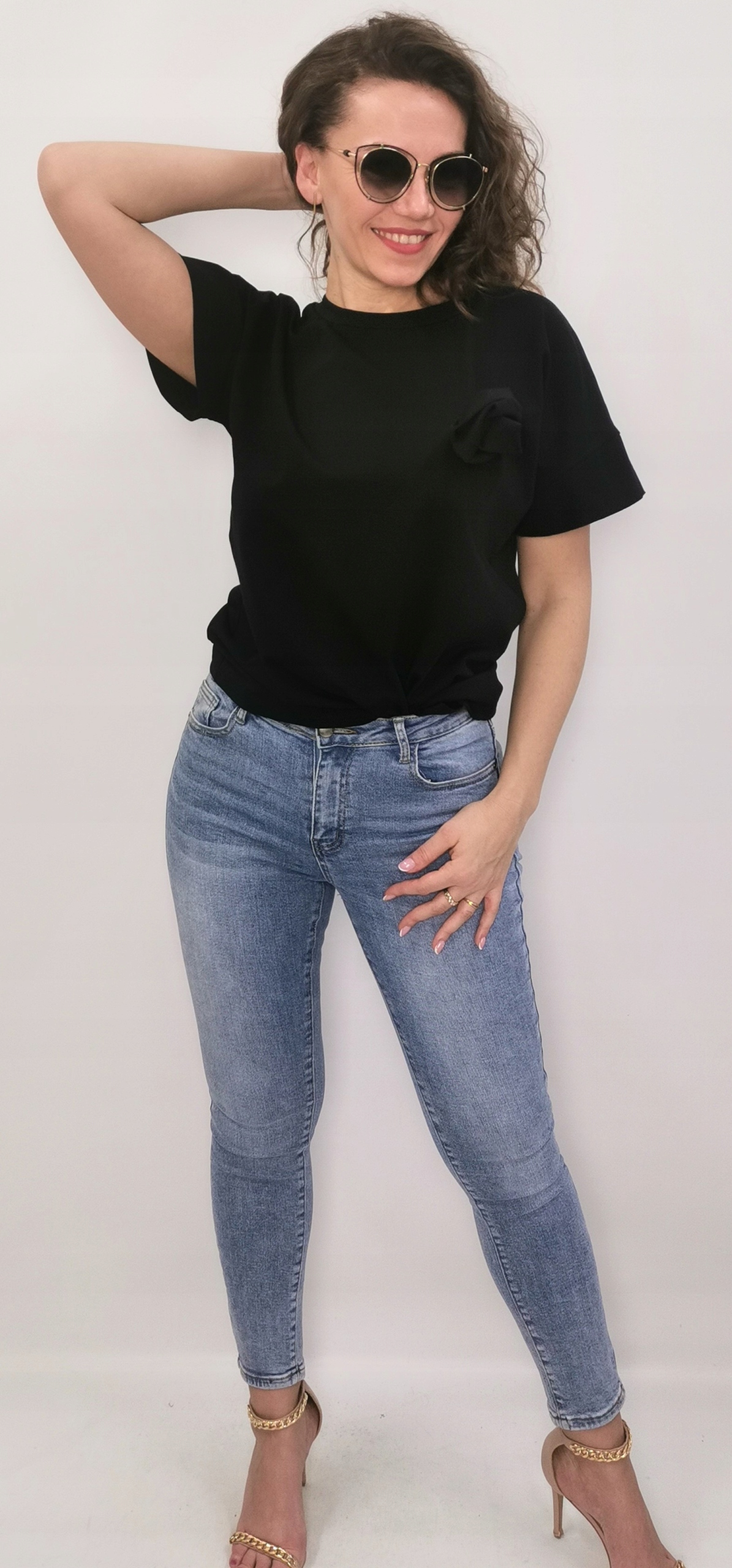 Damski T-shirt z kwiatem czarny rękaw krótki roz. S/M Marka inna