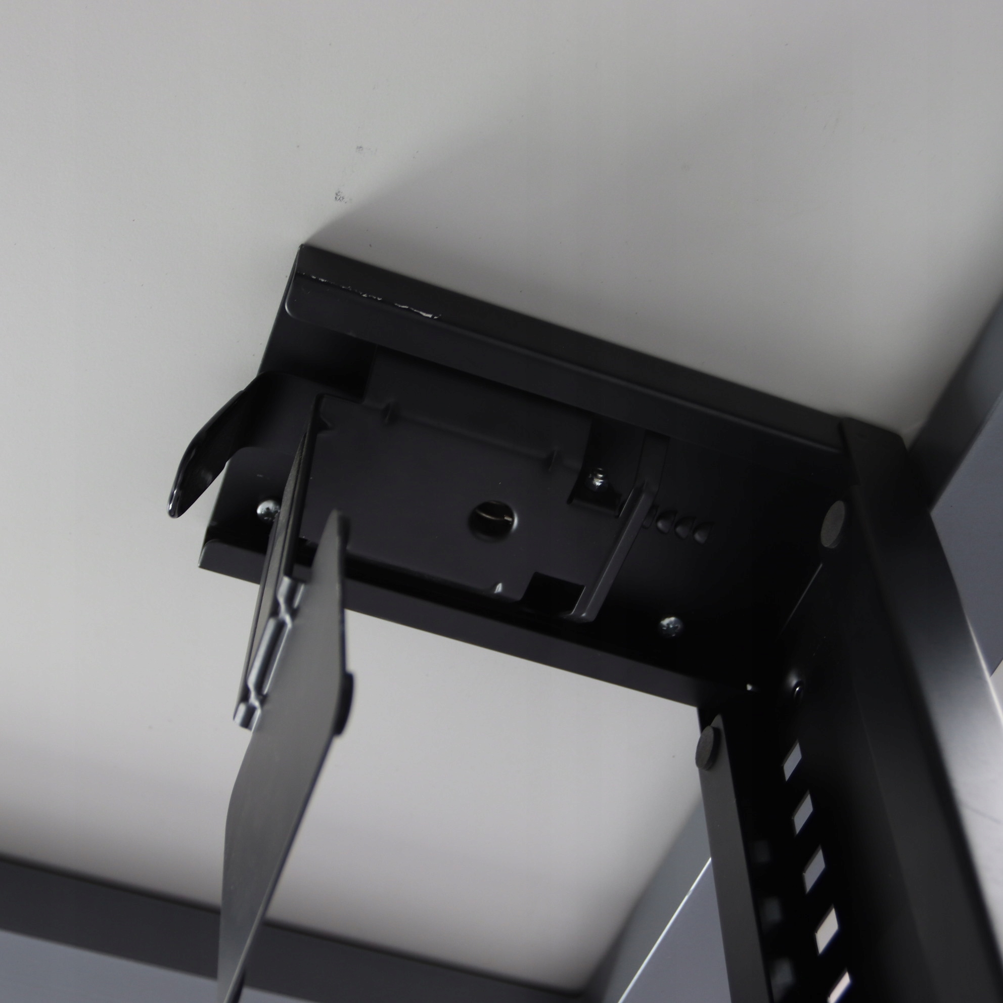 Podwieszana podstawa pod komputer PC do biurek BK Marka inny