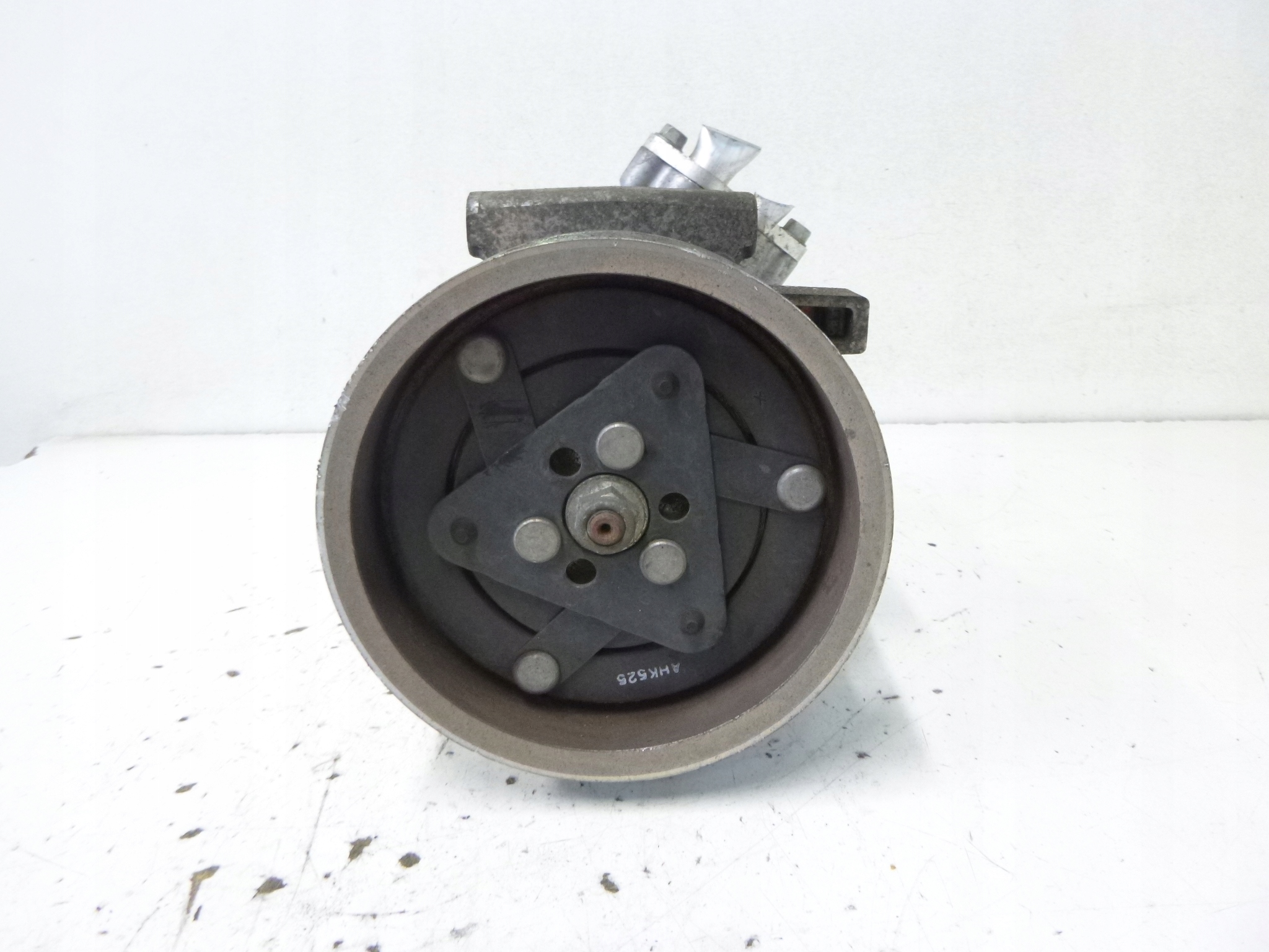 compressor compressor; of the air conditioning Renault Twingo II 1.2 2013r 8200654541