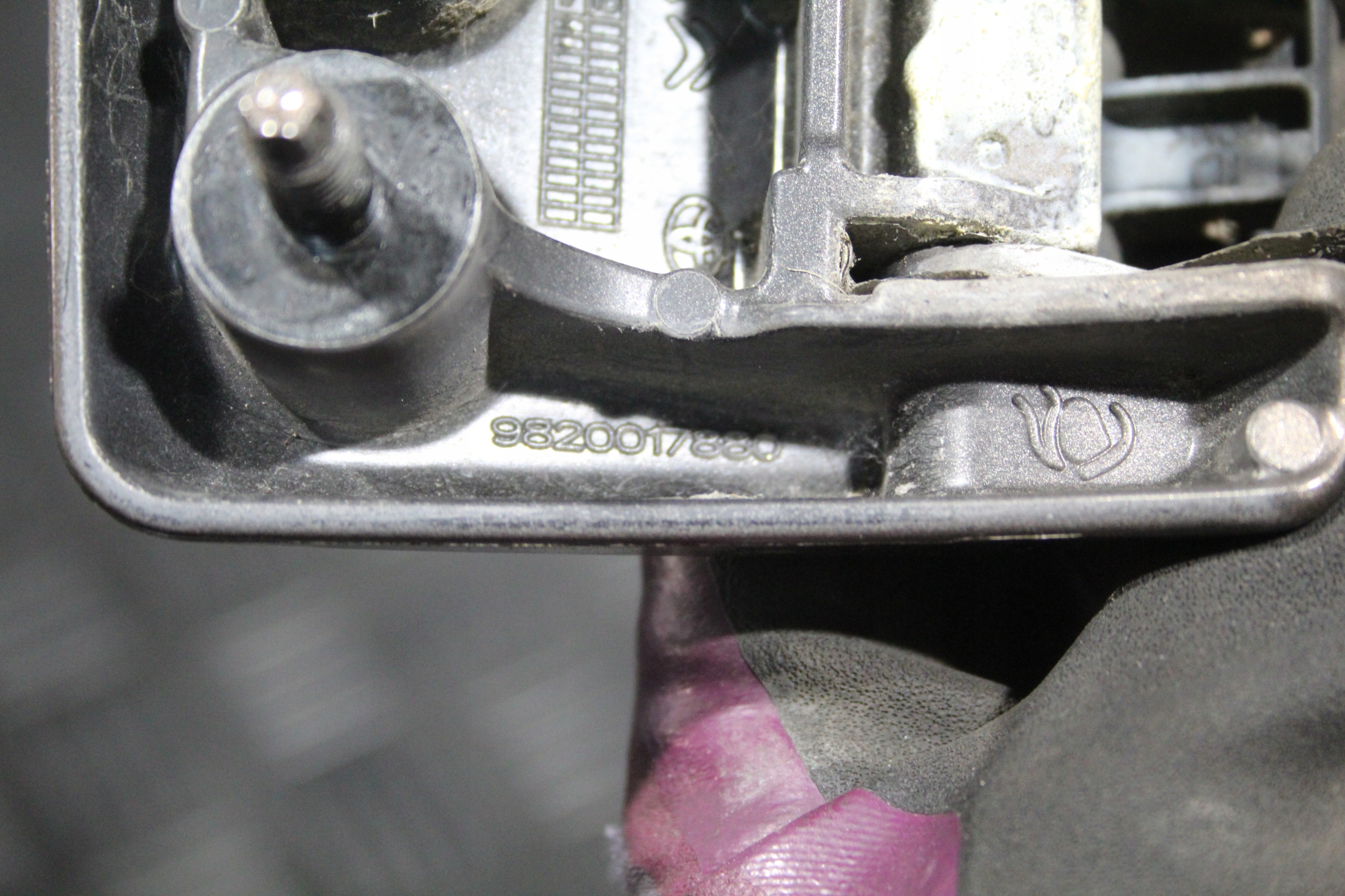 hinge door right rear part lower TRAVELLER EXPERT III 3 9820017880