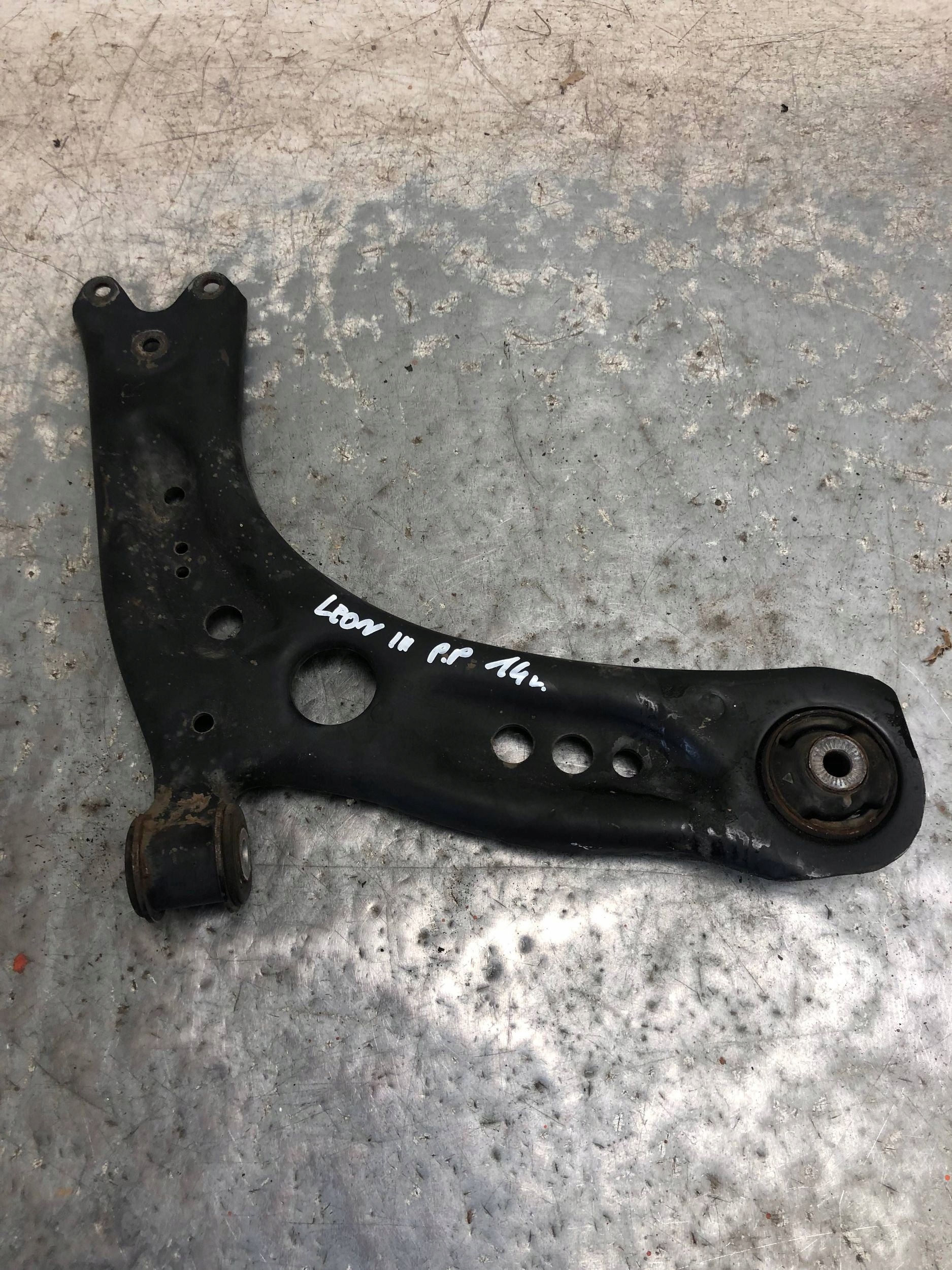 arm right front SEAT LEON III 5Q0407152L