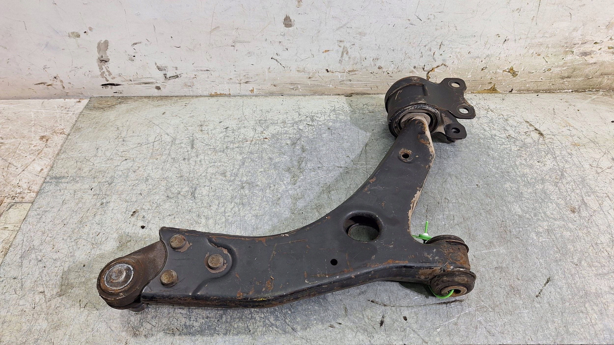 arm left front 8V41-3A424-AB FORD KUGA MK1