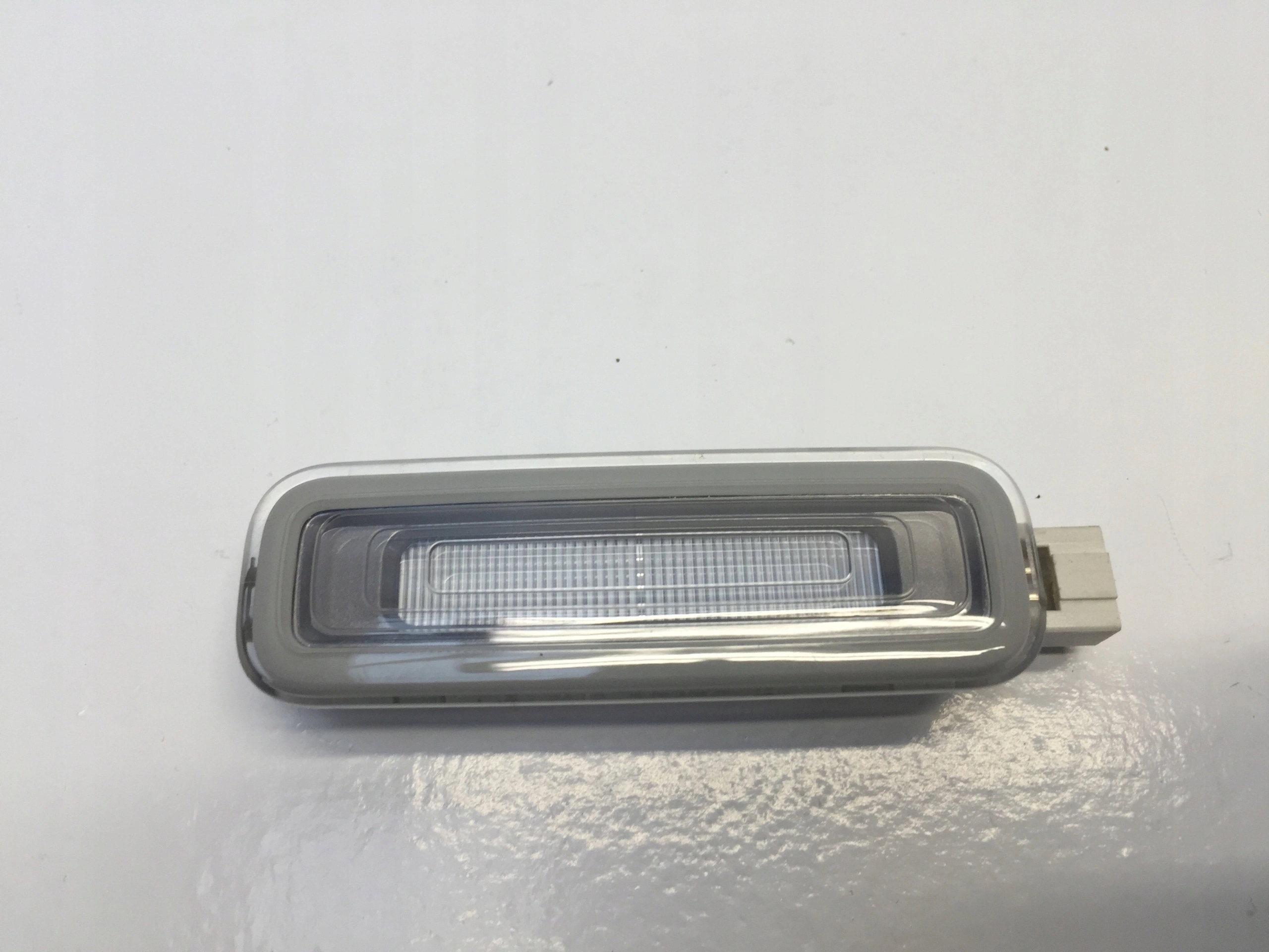 лампочка Обшивка потолка led Audi OE 4M0947105