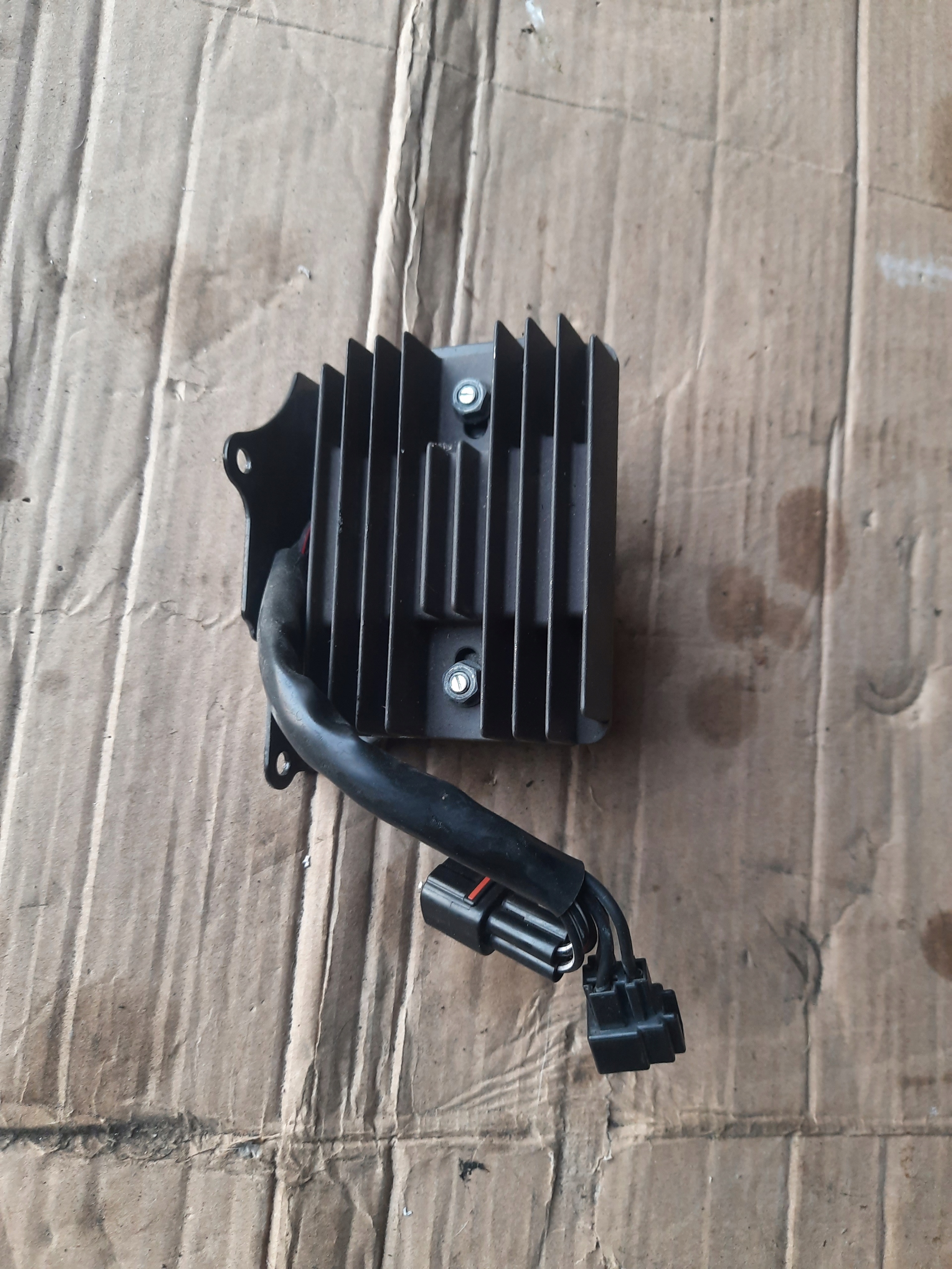 SUZUKI GSX 1250 FA регулятор напруги