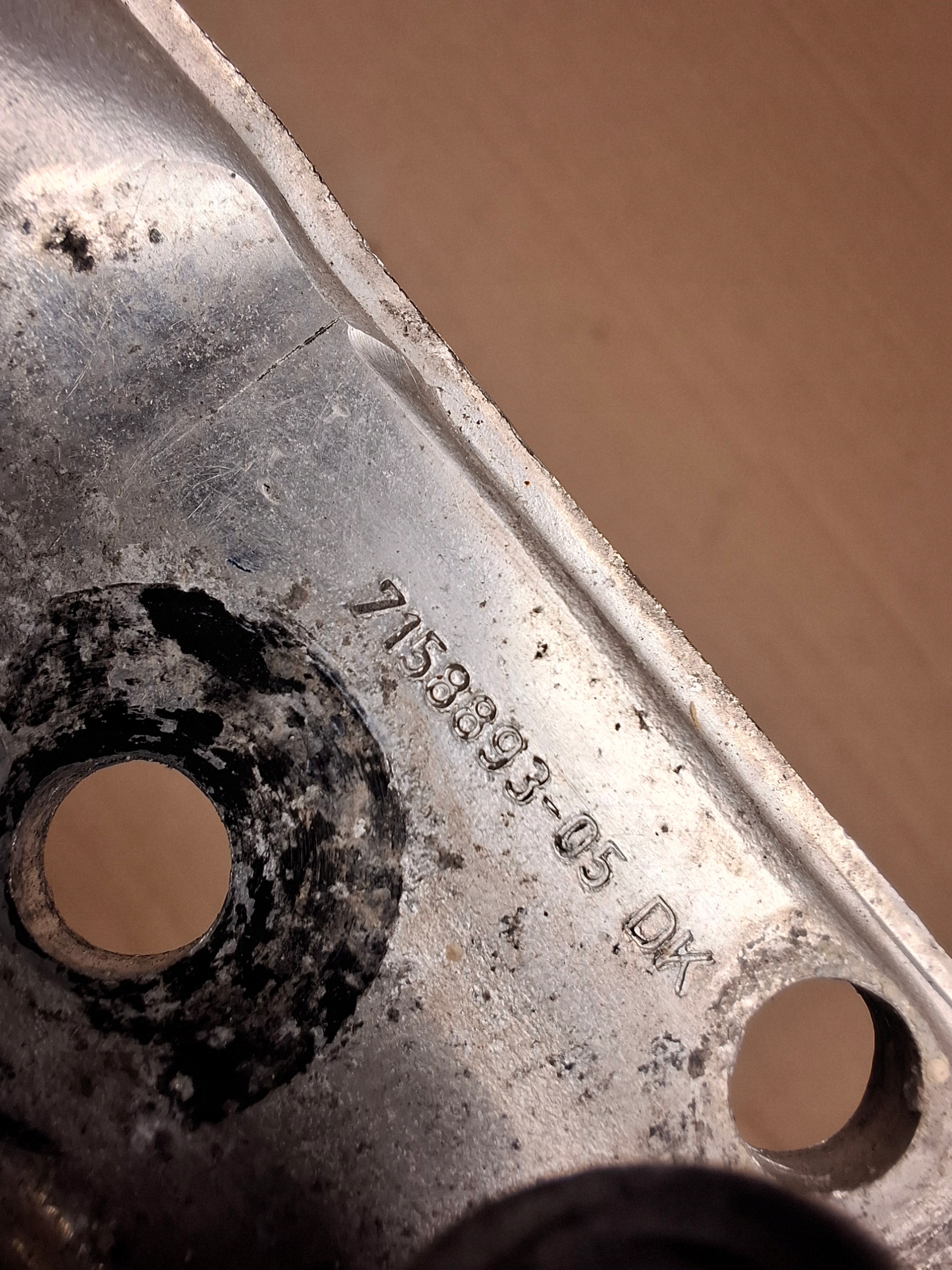 BMW 7 F01 F02 left bracket supports console siders front 7158893