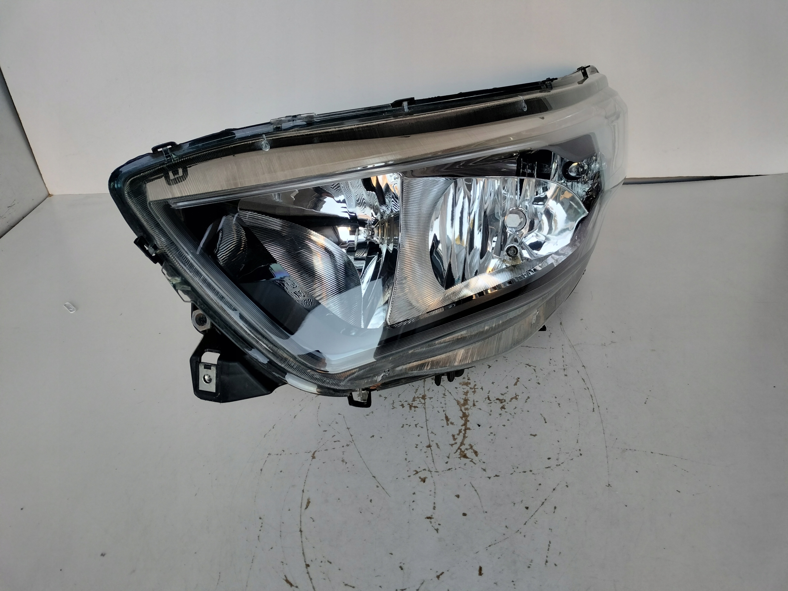 light left REFLEKTOR IVECO DAILY 19- LIFT