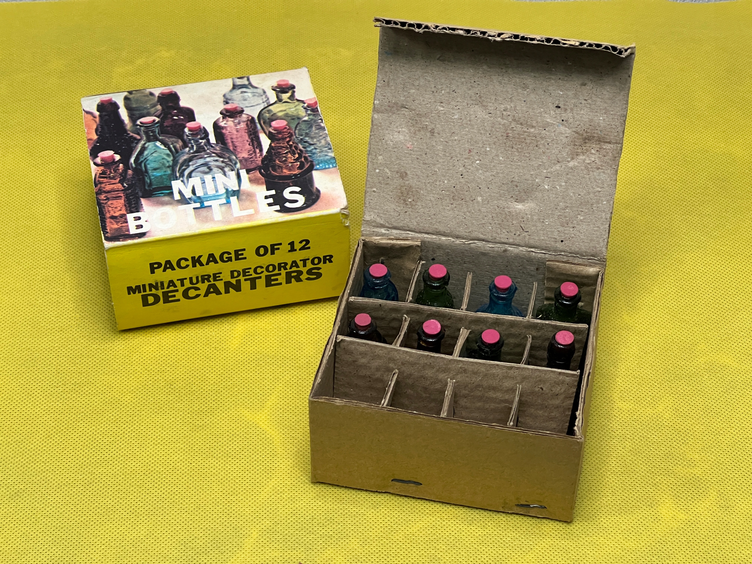 ZESTAW MINIATUROWYCH KOLOROWYCH BUTELEK 8SZT >>>