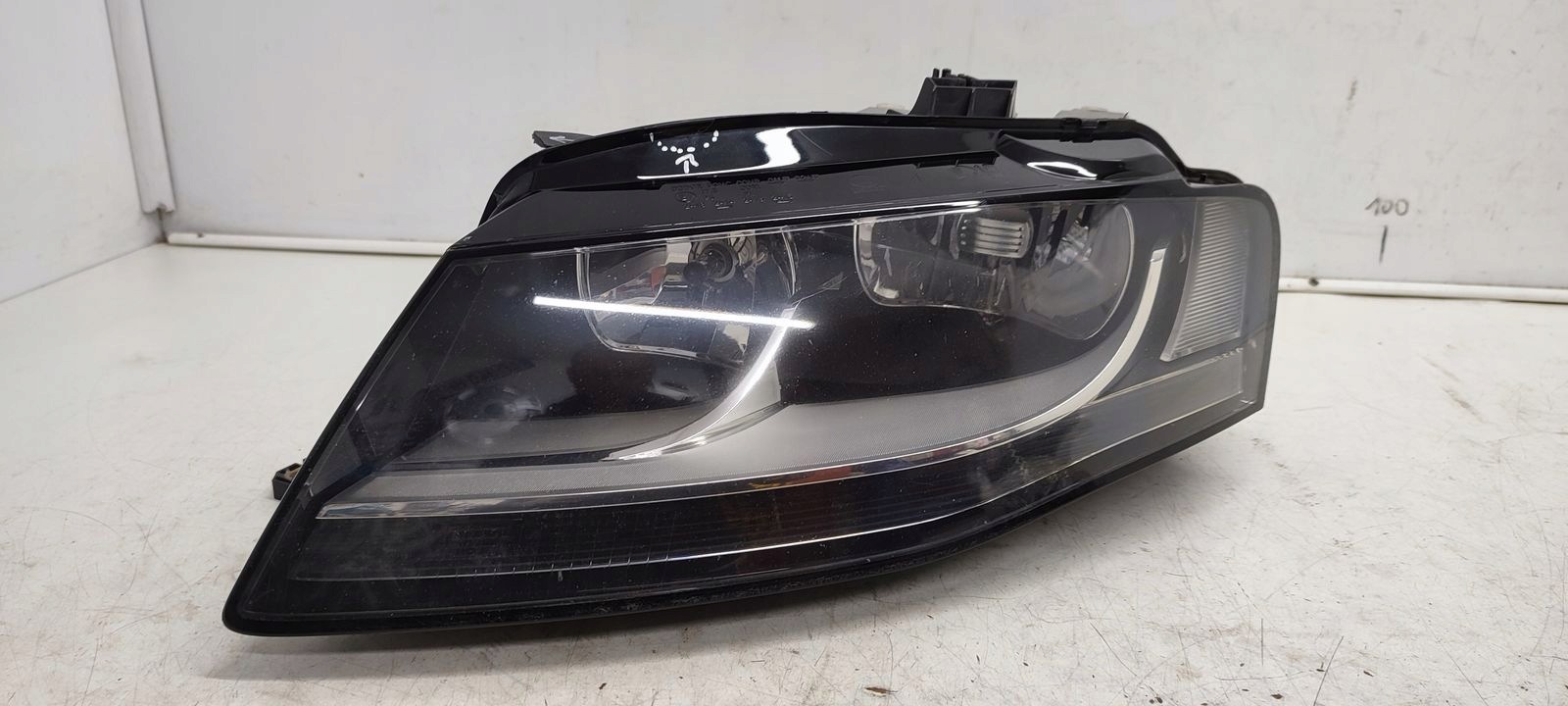 light front front left Audi A4 B8