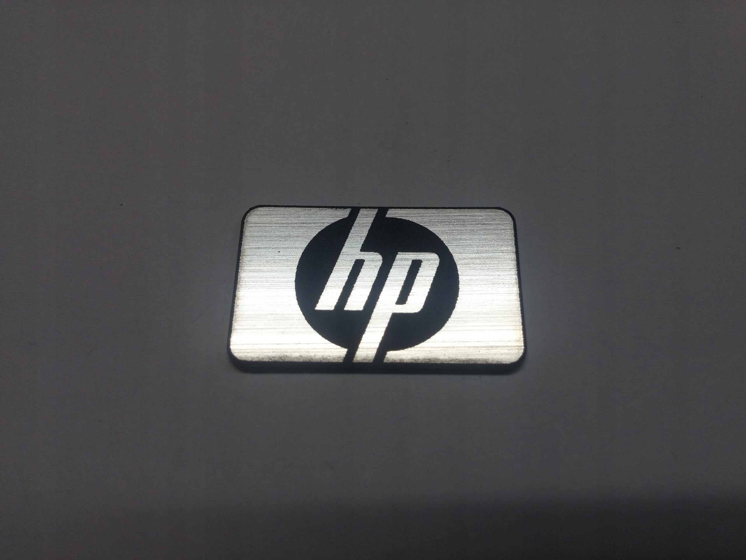 

Hp naklejka emblemat 25 x 11 mm *srebrna