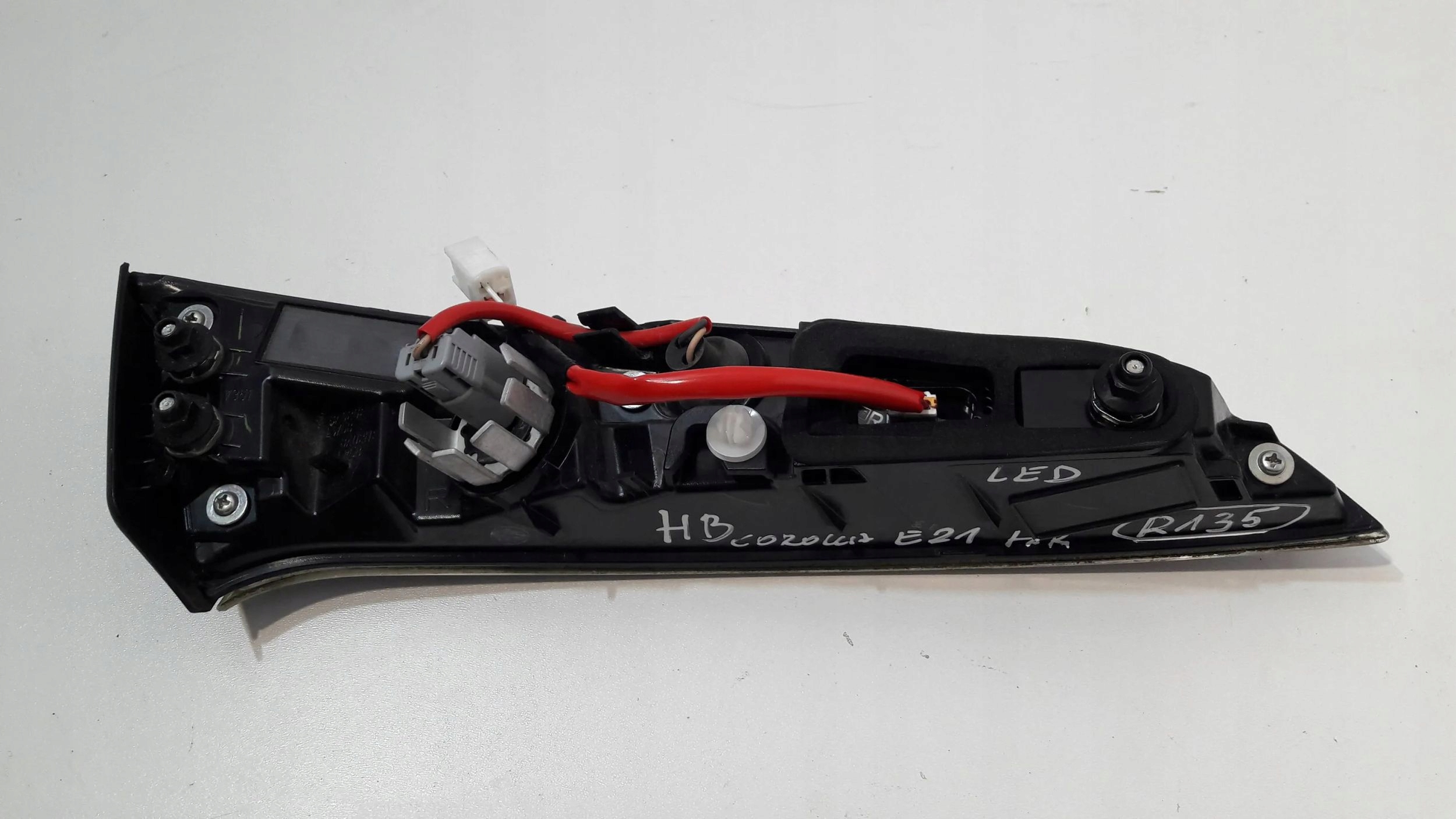 Toyota Corolla E21 light rear right to the bonnet hatchback (R135)