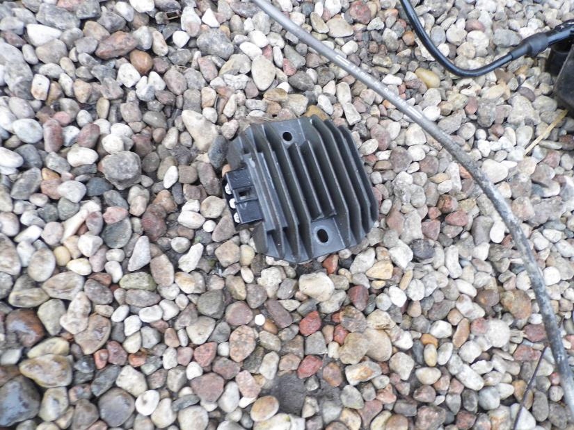 PEUGEOT ELYSTAR 125 EFI REGULATOR NAPIĘCIA ORYG.