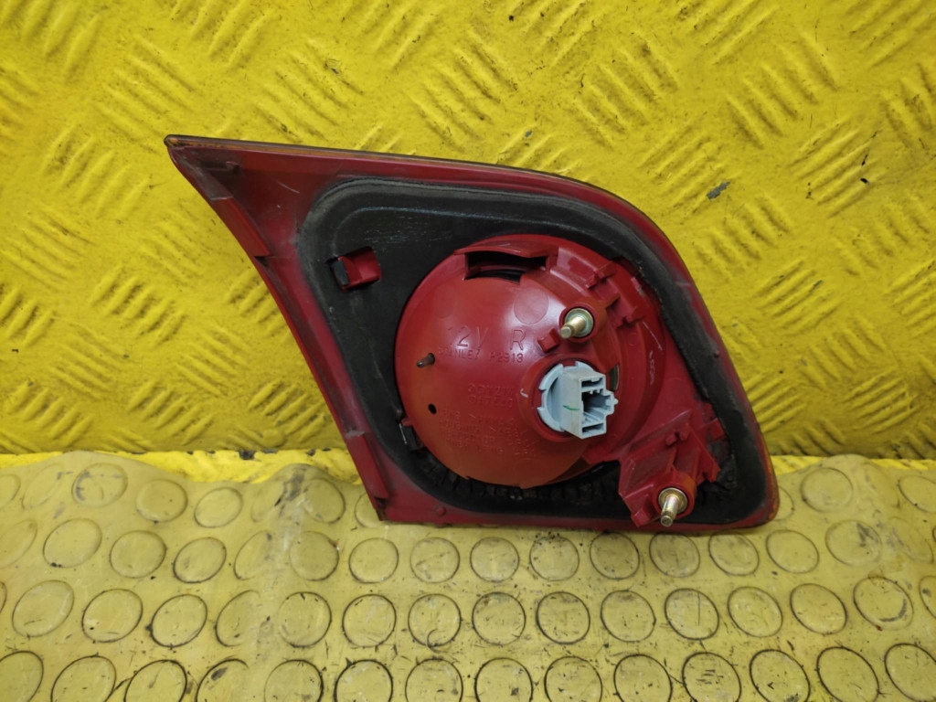 MAZDA 3 light right rear part to the bonnet