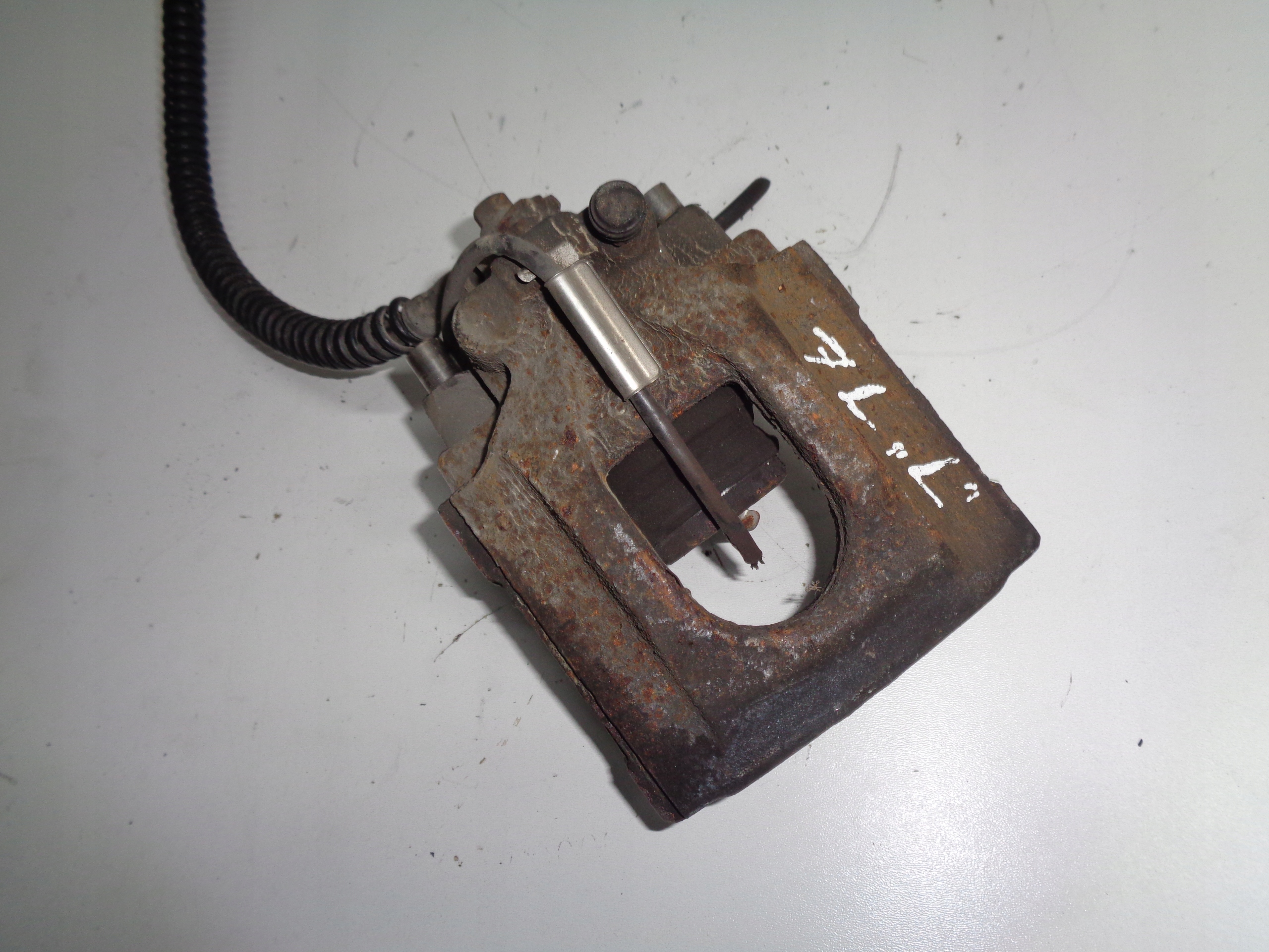 VW TOUAREG 7L 2.5 TDI caliper left rear part