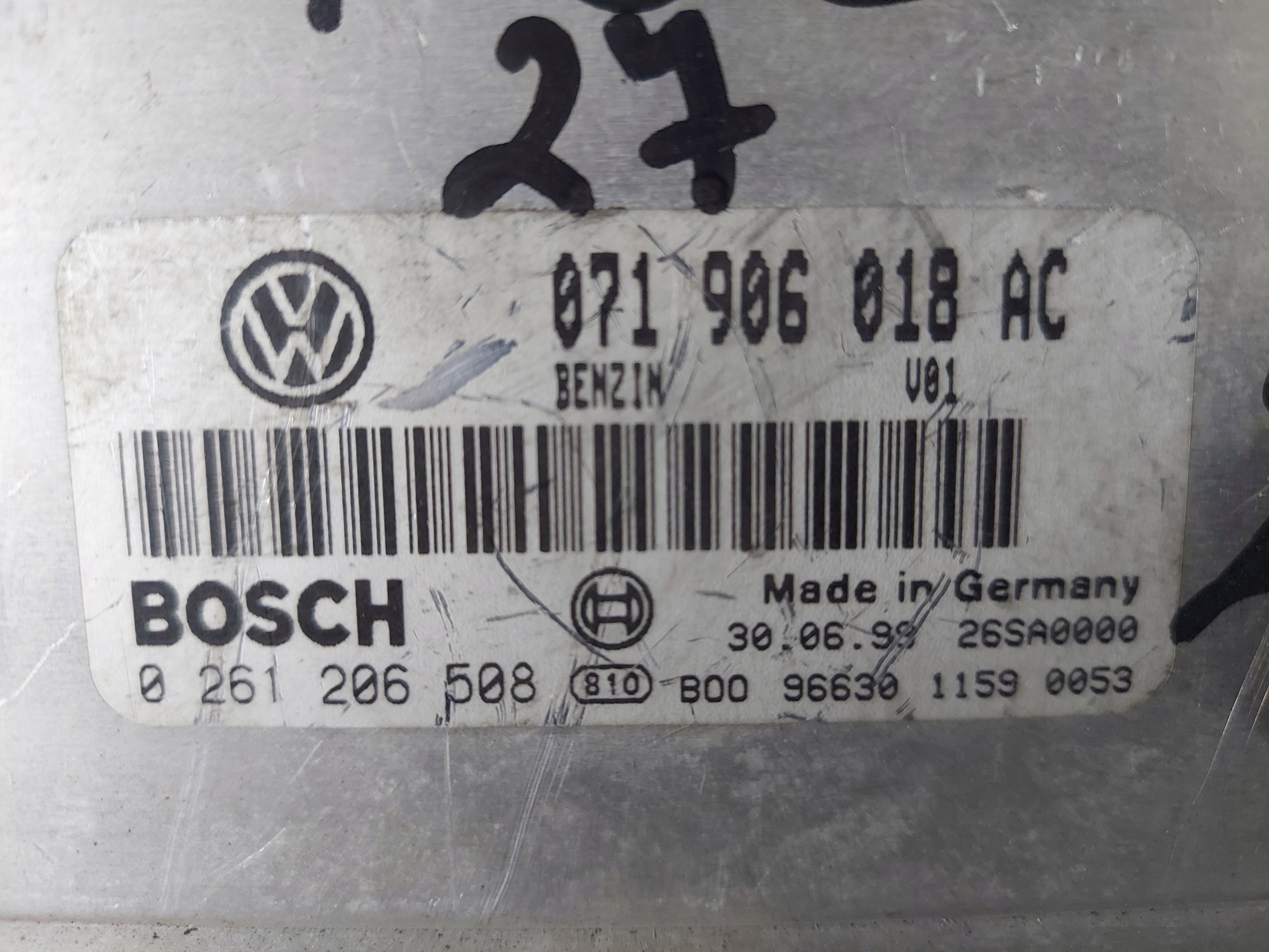 PASSAT B5 2.3 B 071906018AC control unit of the engine