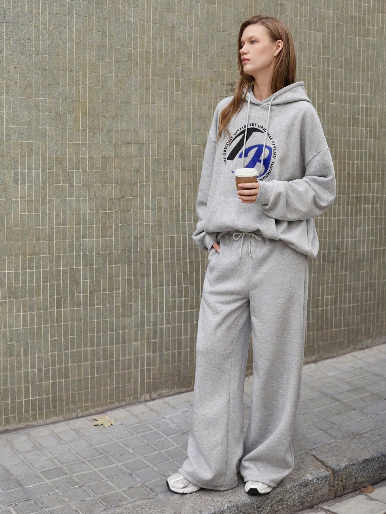 Mikina Volná Klokanka Zateplená Se Sníženými Rameny Potisk Šedá Shein L