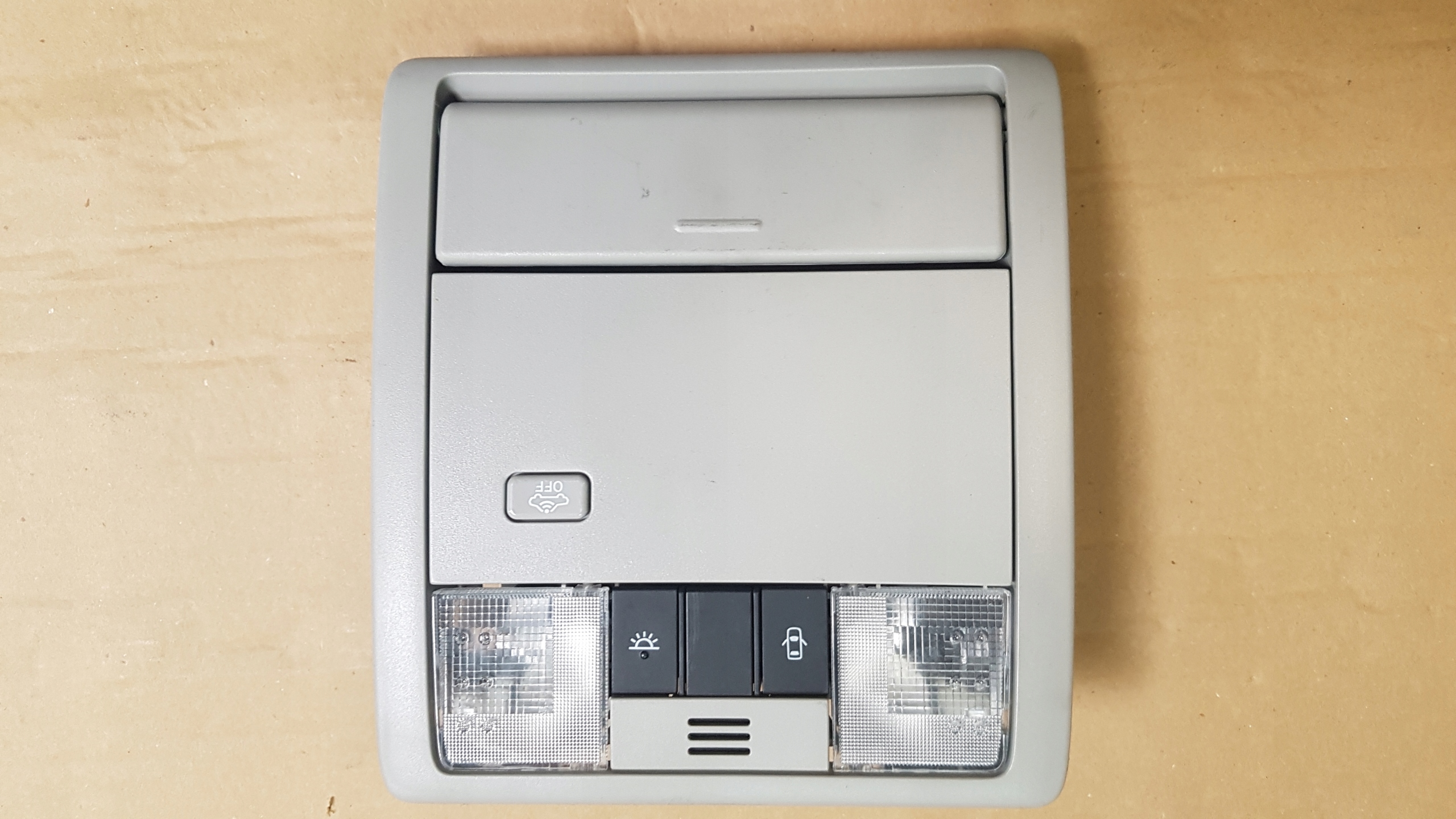 81260-0F112 - TOYOTA VERSO 09-15 ЛАМПА ОСВЕЩЕНИЯ КАБИНЫ