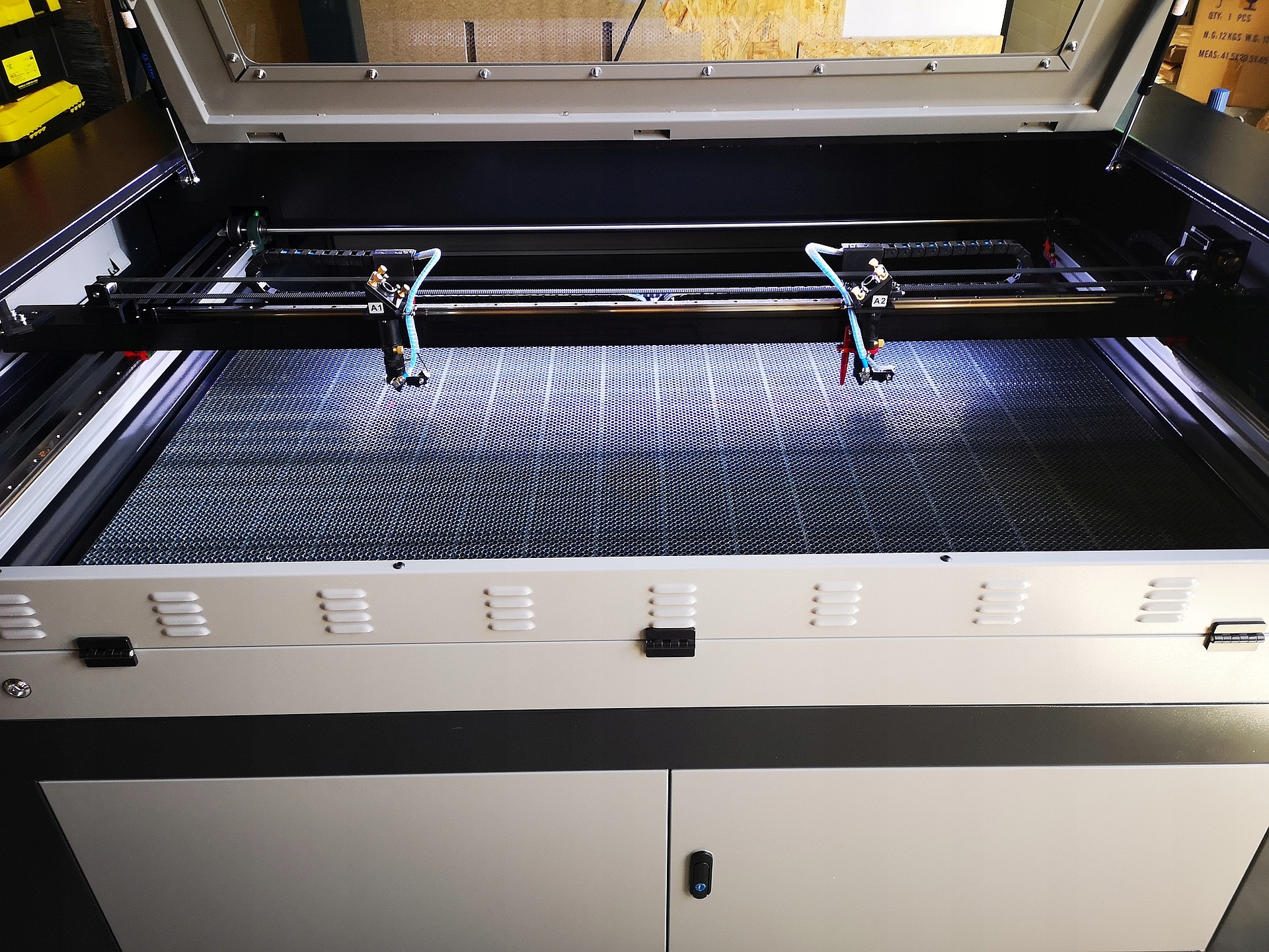 PLOTER LASEROWY CO2, 130x90 II, 2 TUBY 60W, CW5200 Model P13090 II