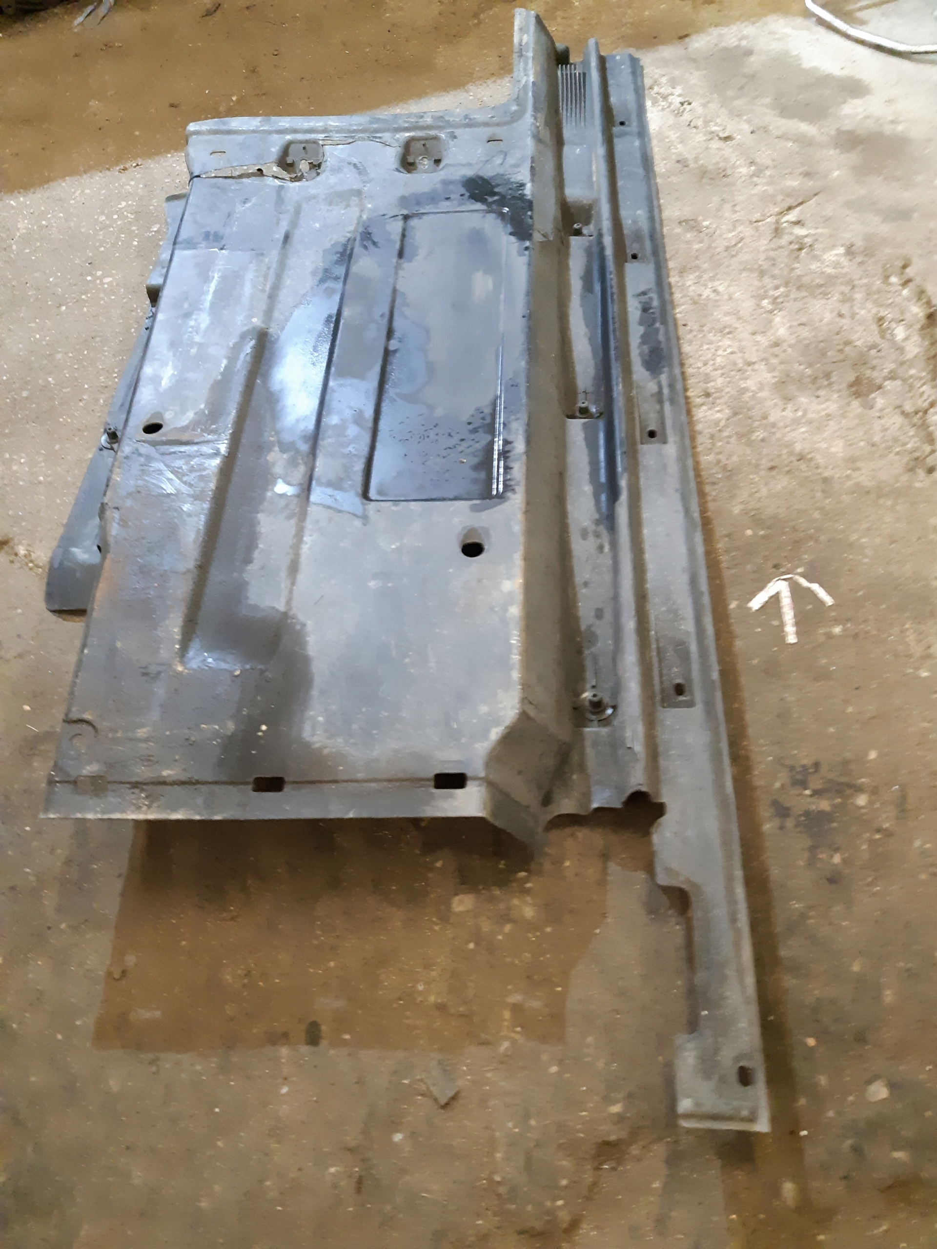 AUDI Q5 8R OSŁONA PŁYTA PODŁOGI PODWOZIA PRAWA 8R0825208B