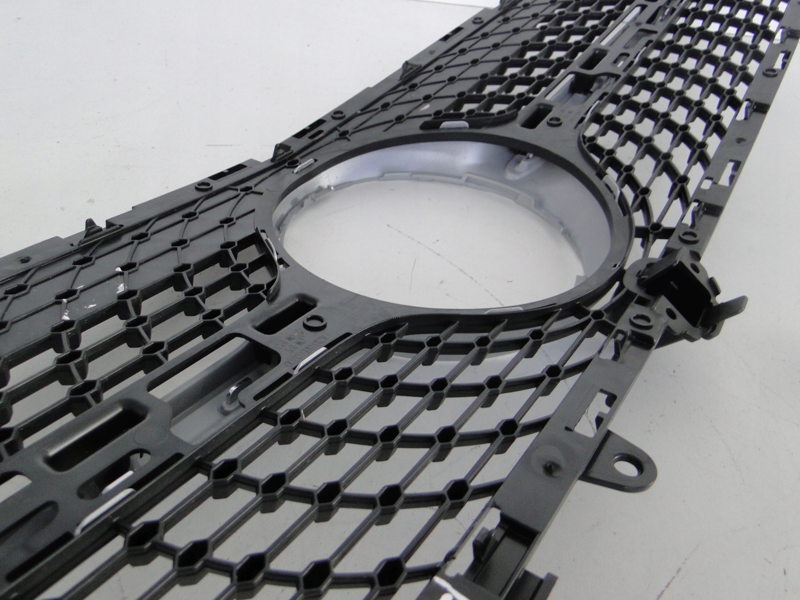 MERCEDES CLS 218 W218 GRILL ATRAPA KRATKA AMG PTS Strona zabudowy przód