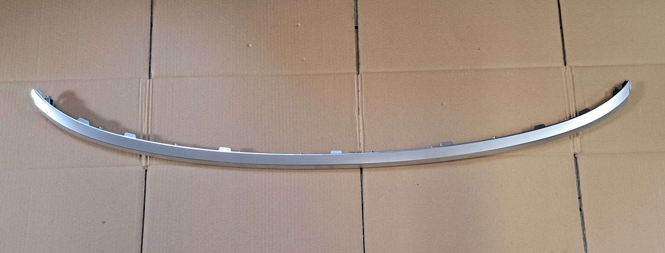 87229-R2000 - KIA SPORTAGE V 5 ХРОМОВАНА НАКЛАДКА ЗАДНЯ КРИШКА