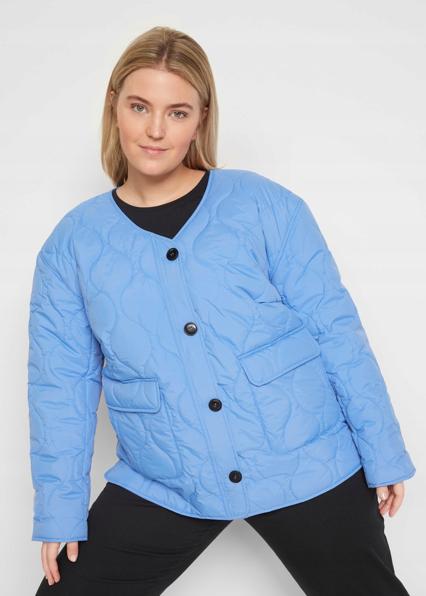 SA37 KURTKA DAMSKA PIKOWANA PRZEJŚCIOWA NA GUZIKI BONPRIX 48 NIEBIESKA Marka Bonprix