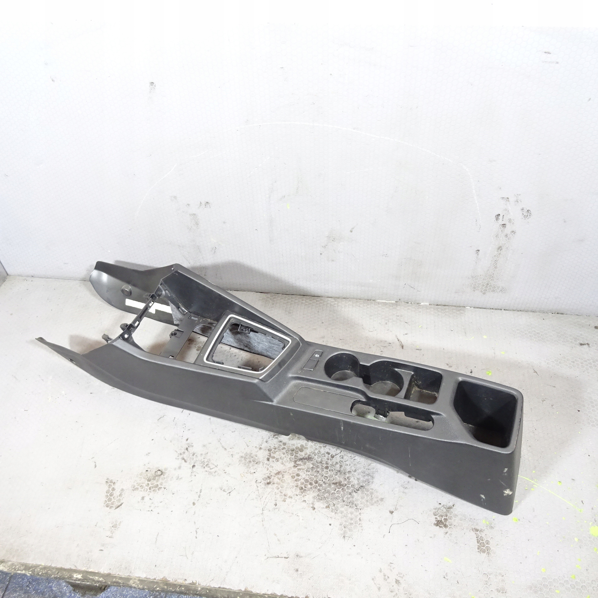 HYUNDAI I20 II TUNEL mitte