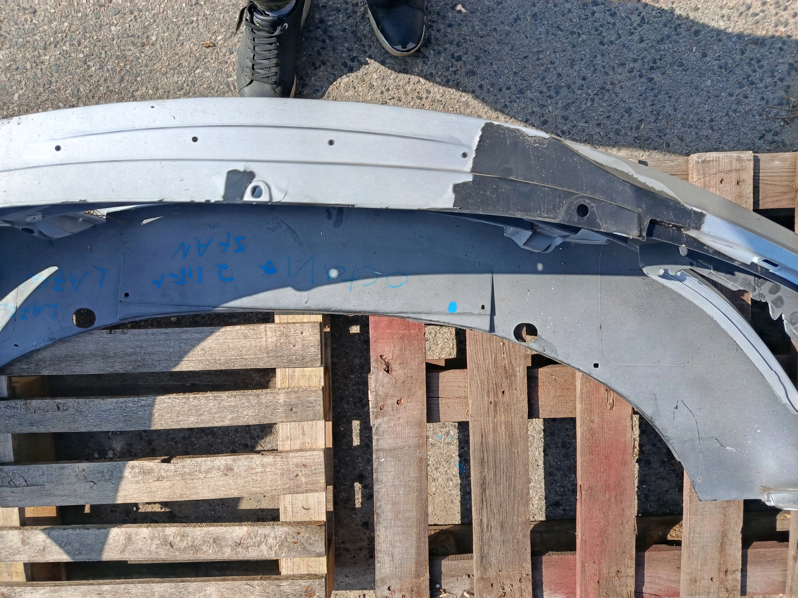 bumper front skoda octavia 2 lift 9156 la7w defekcik