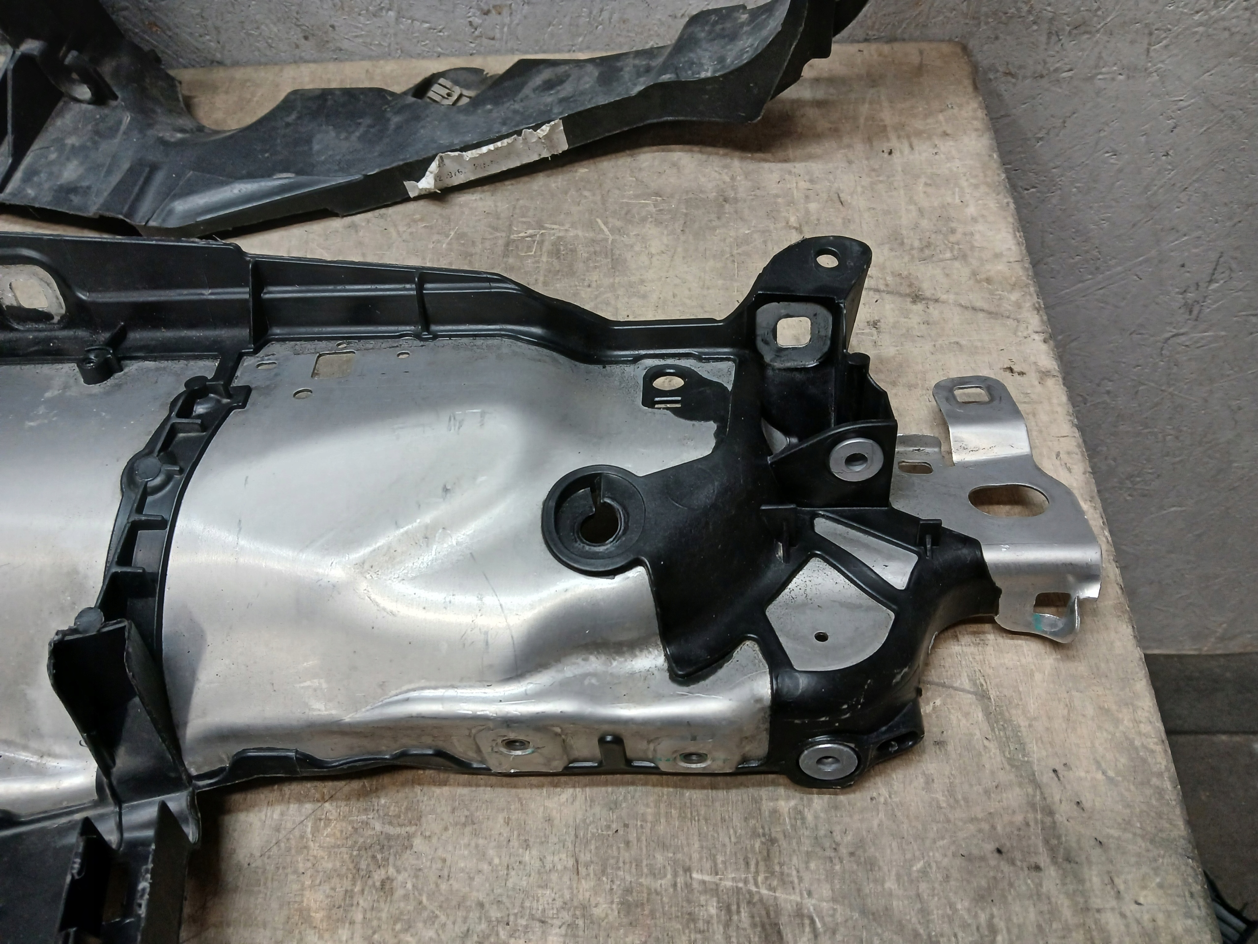 support panel for radiators PORSCHE MACAN 95B 95B805931F 95B80594