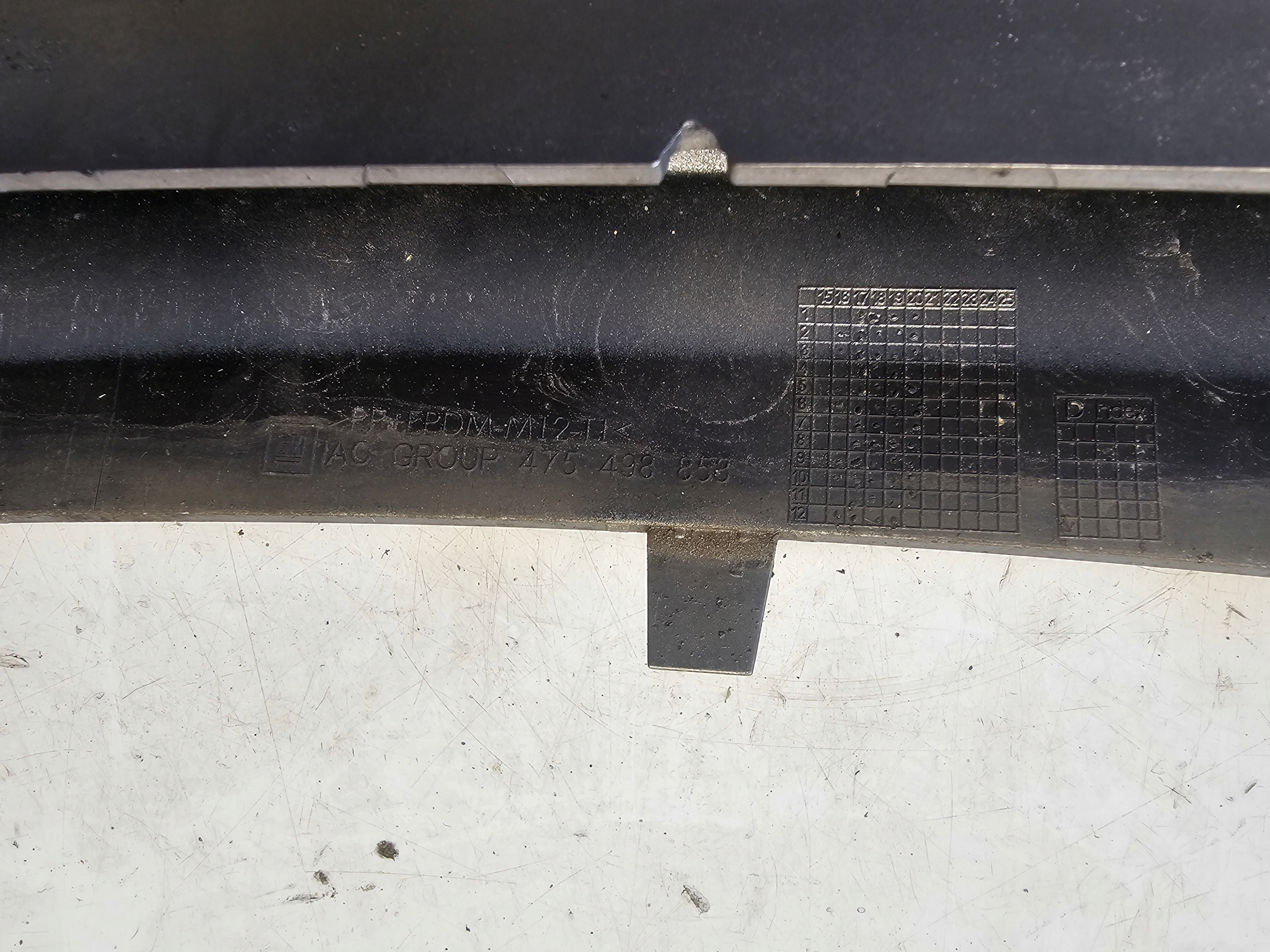 OPEL CROSSLAND X central grid accessories of a bumper front