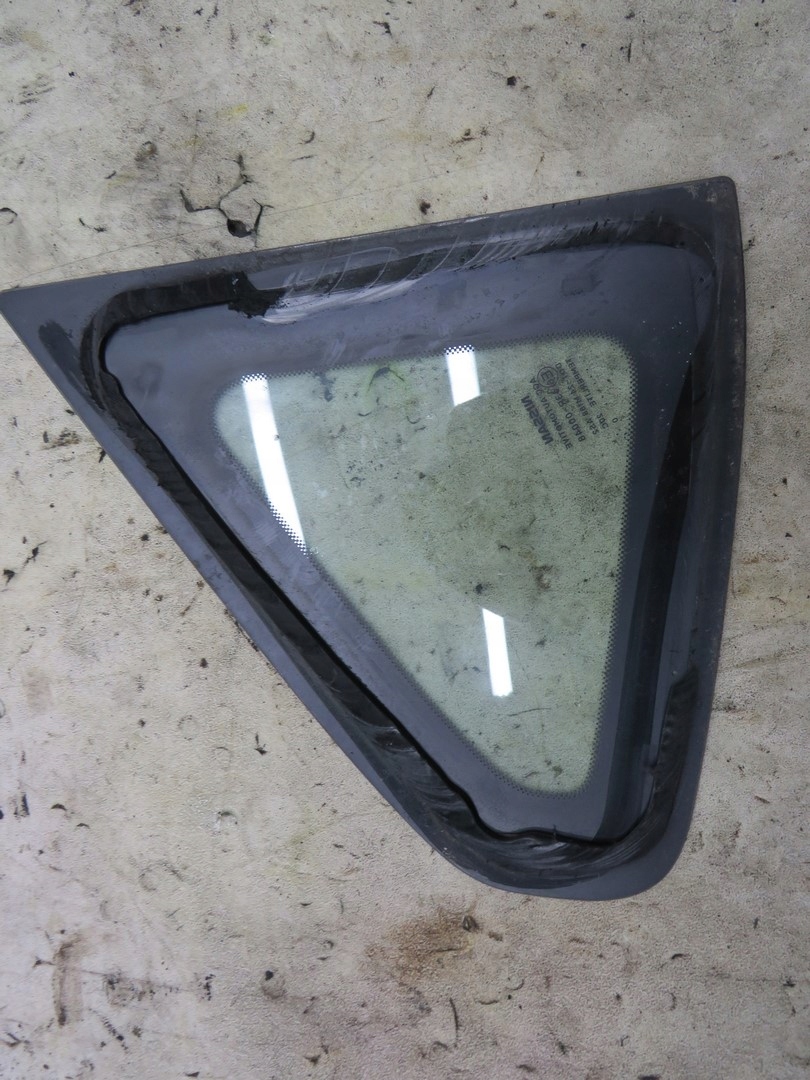 SZYBA KAROSERYJNA LEWY TYŁ 10 ROK QASHQAI J10 Typ samochodu 4x4/SUV Samochody osobowe