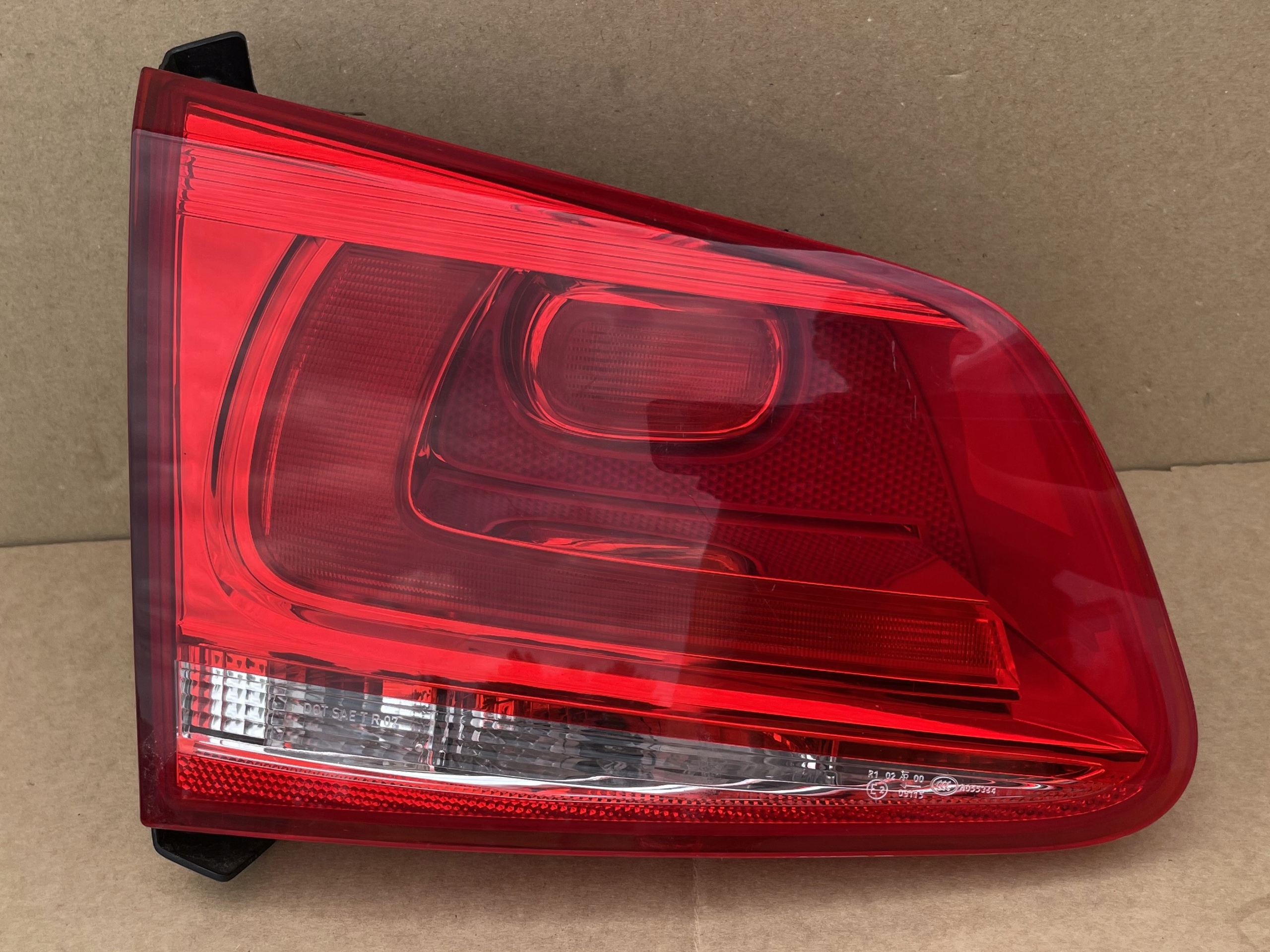 light rear part left VW TOUAREG 2011-2017 R 7P6945093B as new original