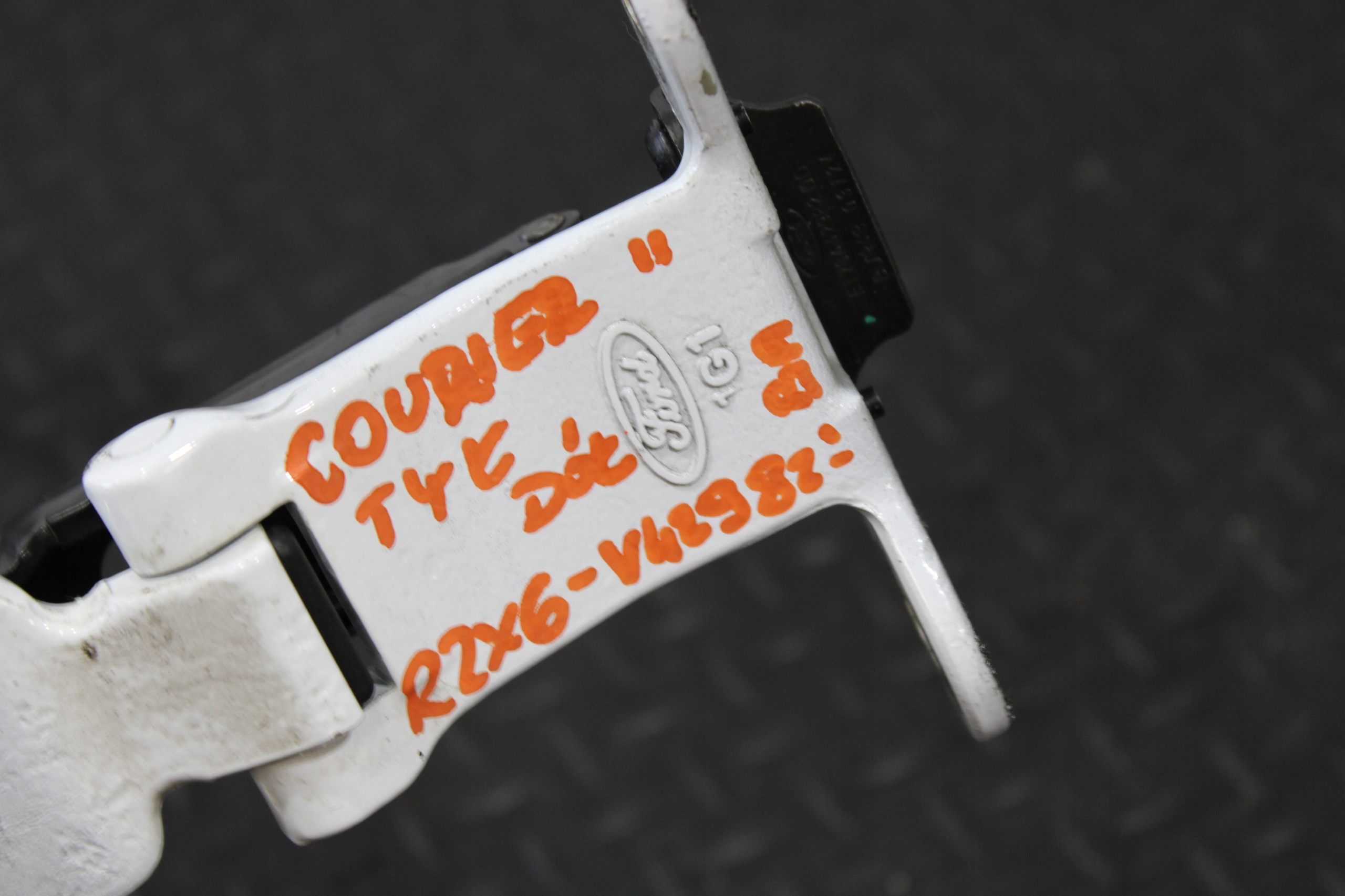 Scharnier Tür heck unterer FORD TRANSIT COURIER MK2 2024 R2X6-V42982-BA
