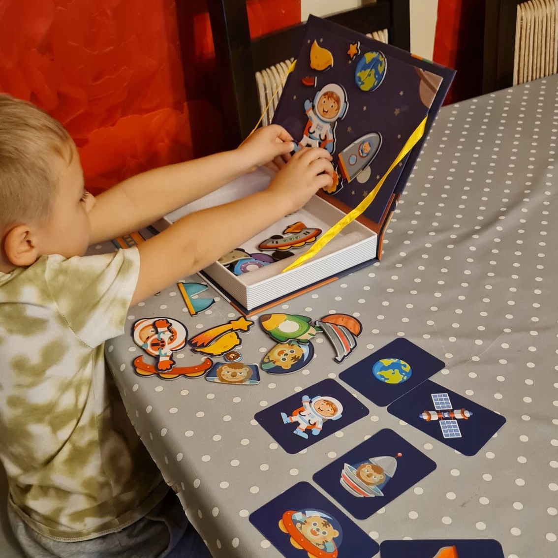 Магнітний пазл Монтессорі 57 елементів. Розвиваюча книга Космос Стать хлопчики дівчатка унісекс